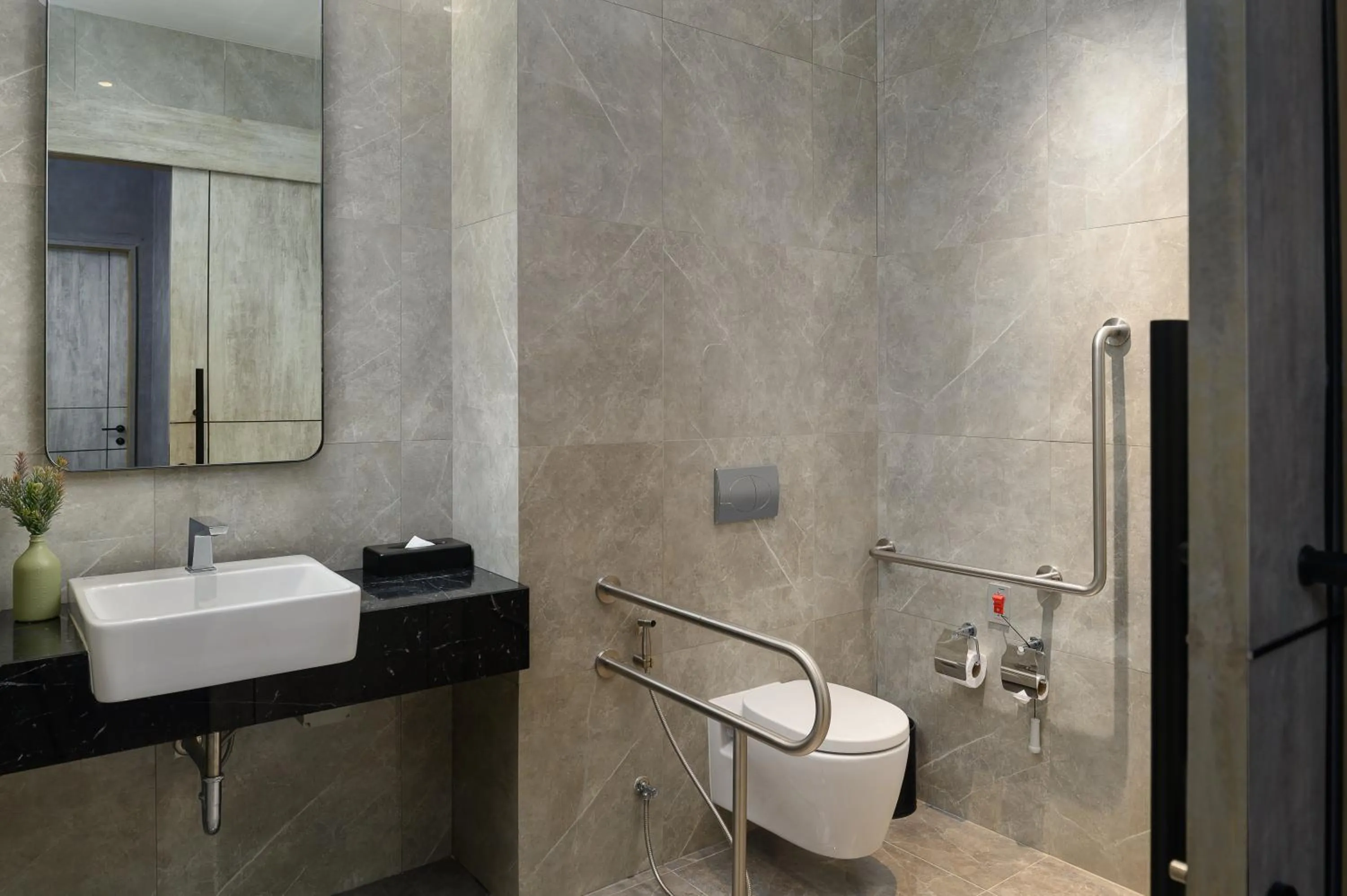 Bathroom in Holiday Inn & Suites Siracha Laemchabang by IHG