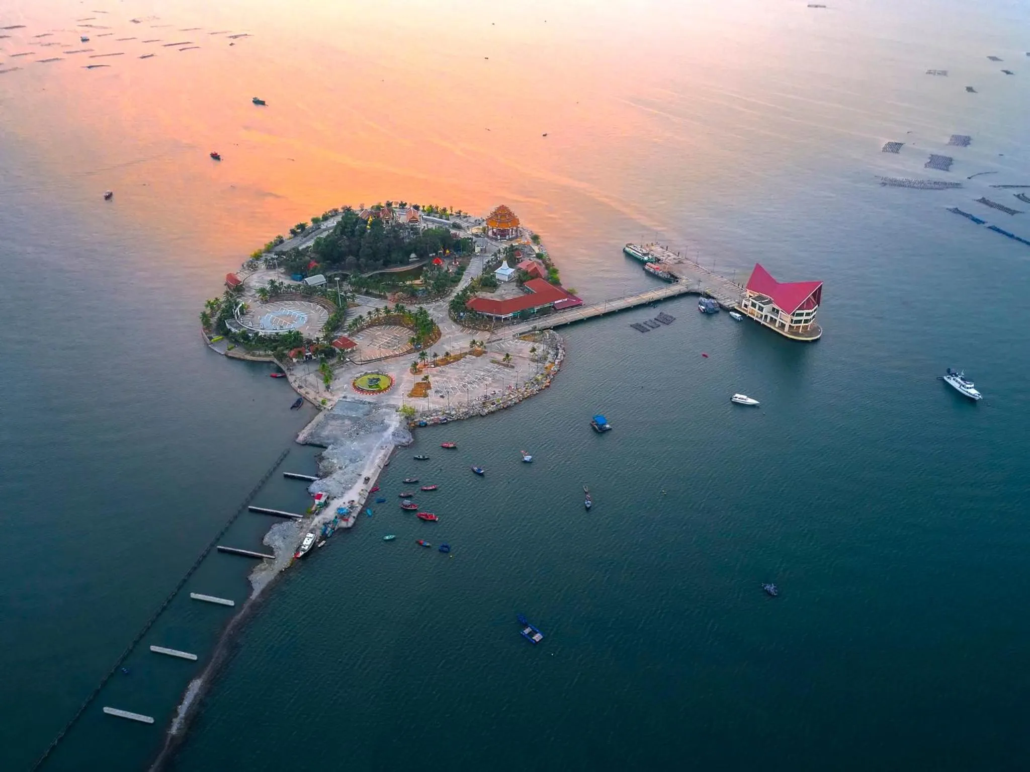 Nearby landmark in Holiday Inn & Suites Siracha Laemchabang by IHG