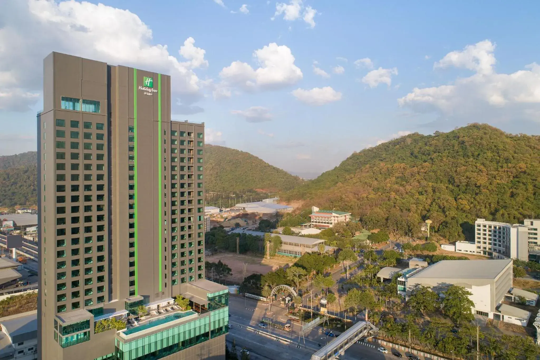 Property building in Holiday Inn & Suites Siracha Laemchabang by IHG Property building in Holiday Inn & Suites Siracha Laemchabang by IHG