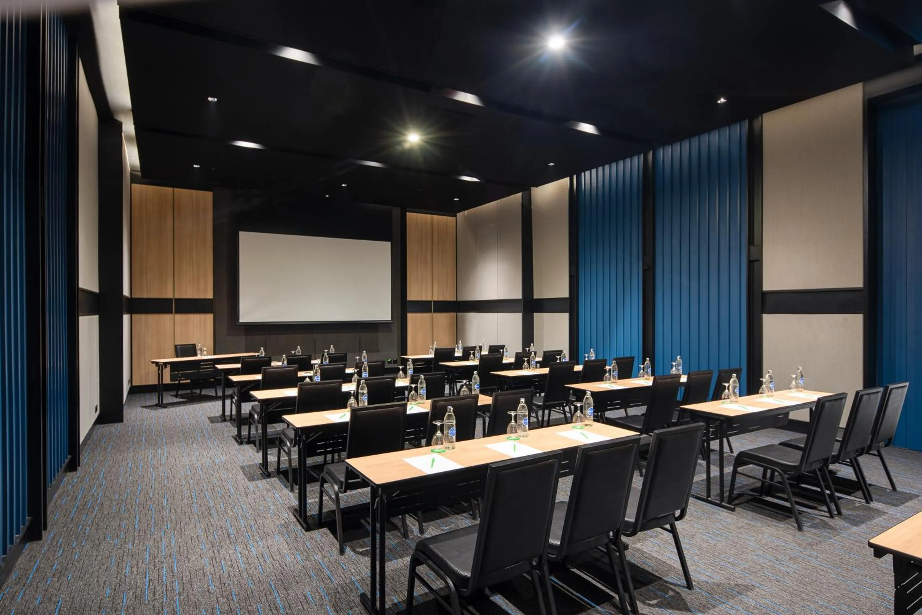Meeting/conference room in Holiday Inn & Suites Siracha Laemchabang by IHG