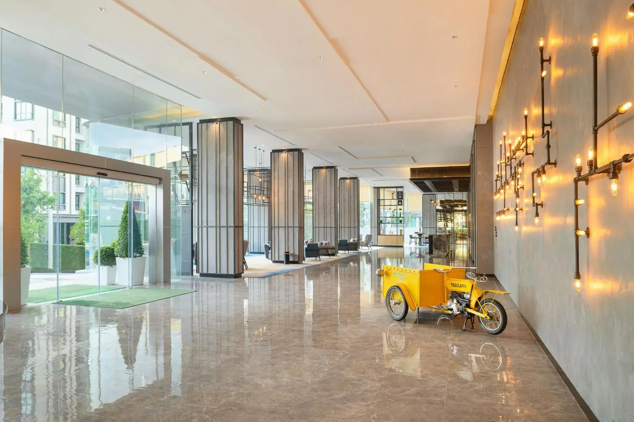 Lobby or reception in Holiday Inn & Suites Siracha Laemchabang by IHG Lobby or reception in Holiday Inn & Suites Siracha Laemchabang by IHG