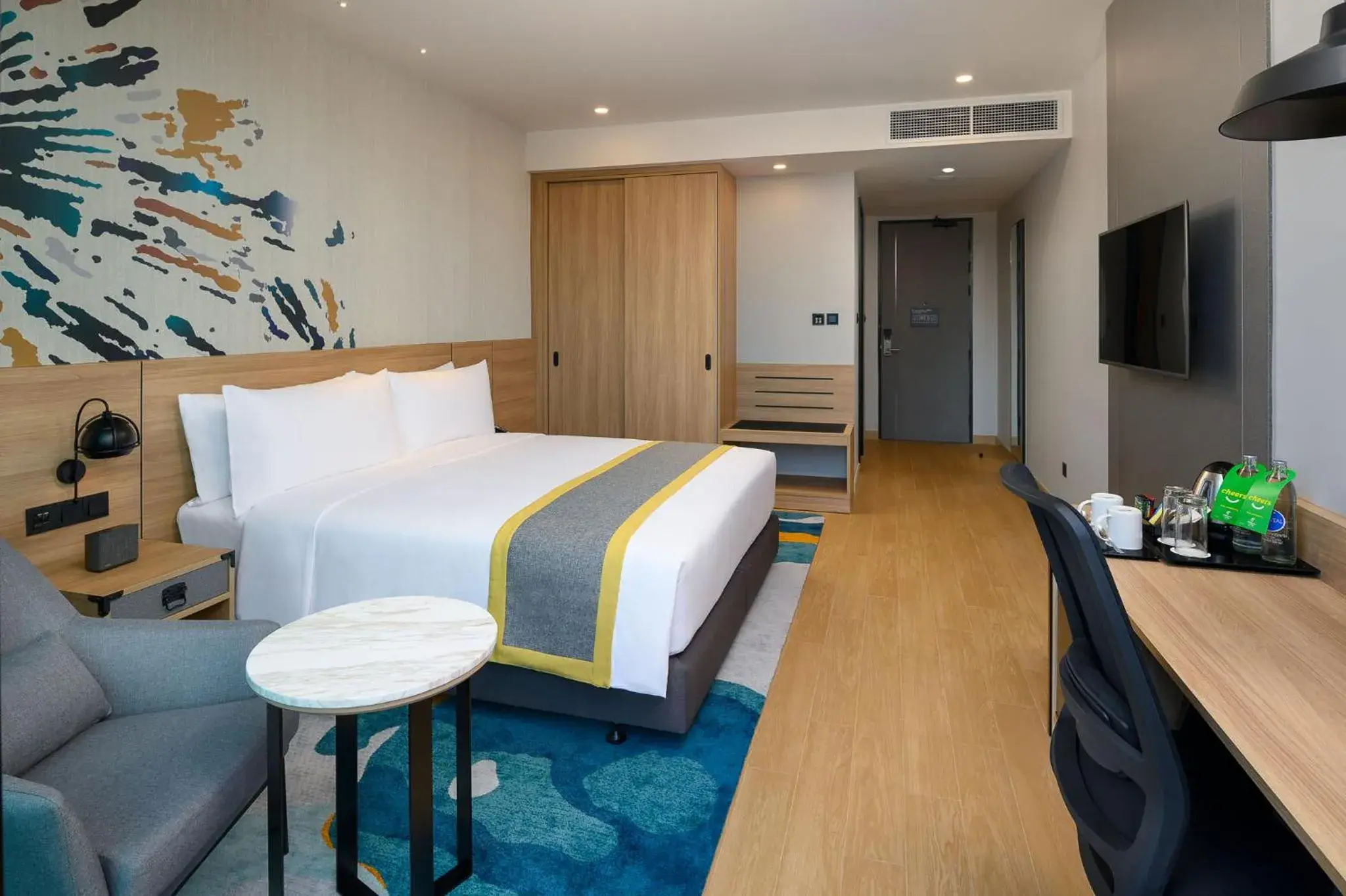 King Room with Balcony in Holiday Inn & Suites Siracha Laemchabang by IHG King Room with Balcony in Holiday Inn & Suites Siracha Laemchabang by IHG