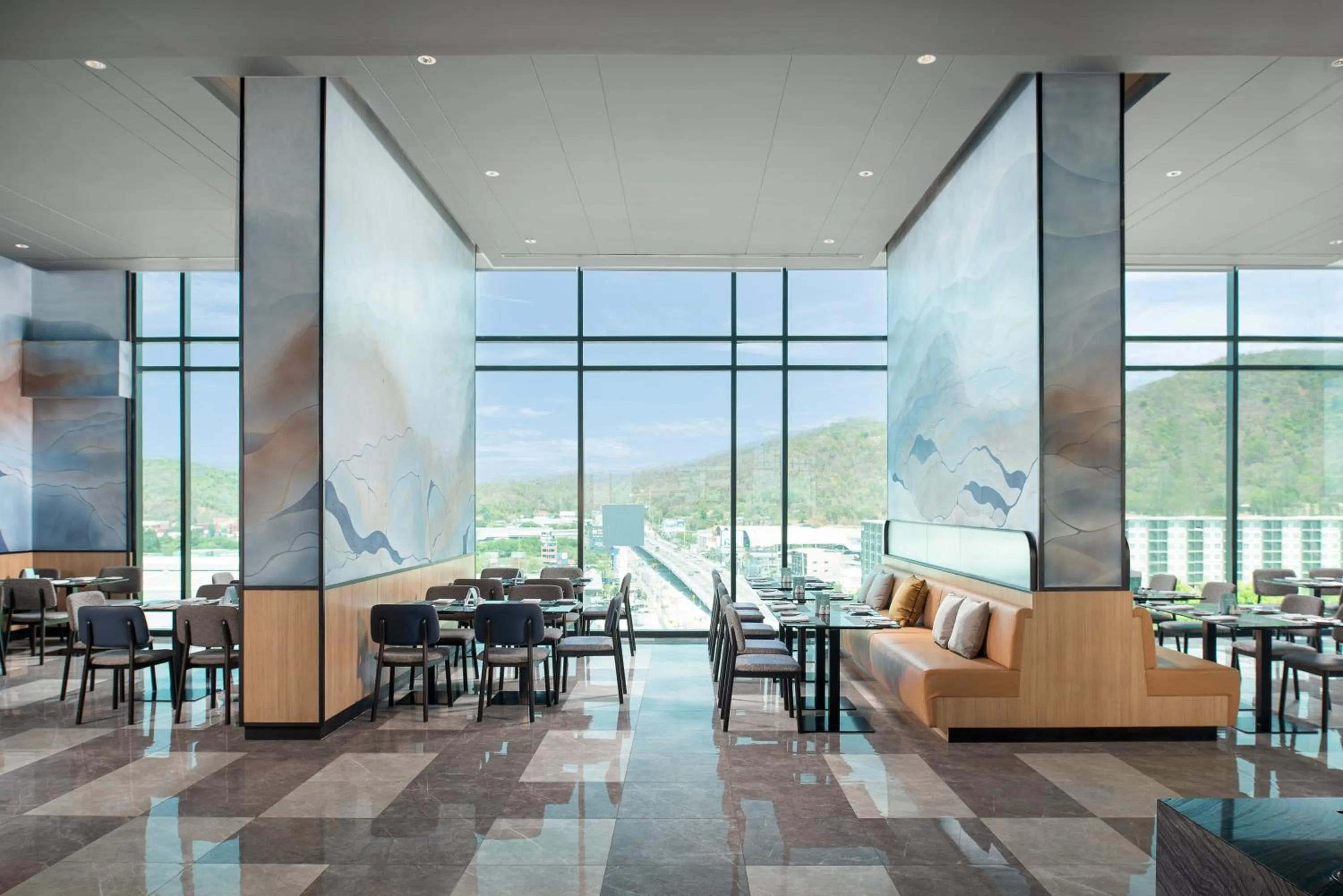 Restaurant/places to eat in Holiday Inn & Suites Siracha Laemchabang by IHG