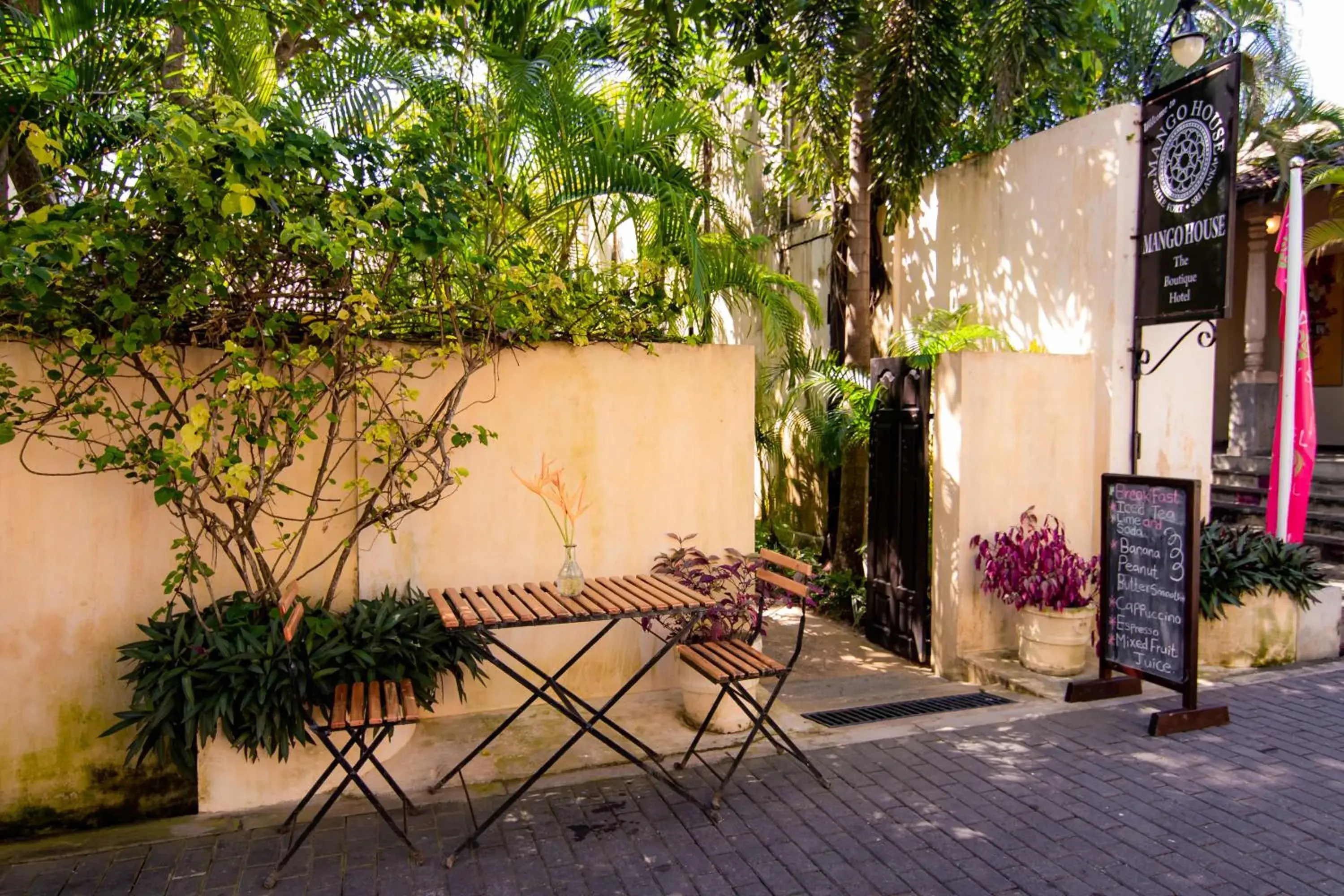 Facade/entrance in Mango House - Galle Fort Facade/entrance in Mango House - Galle Fort