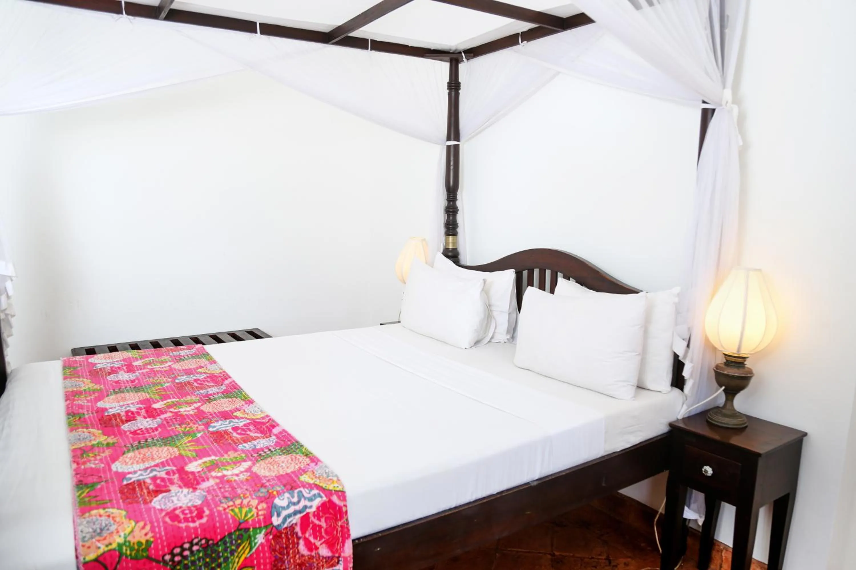 Bed in Mango House - Galle Fort