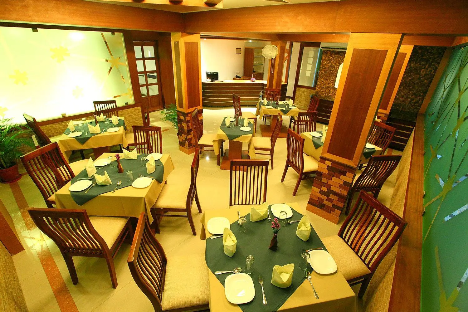Restaurant/places to eat in Hotel Pearl Palace