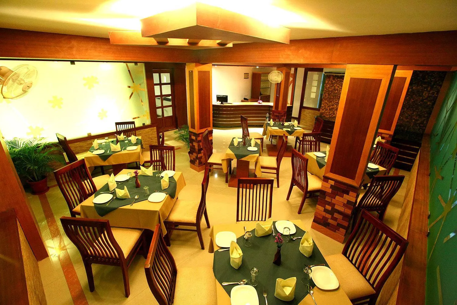 Restaurant/places to eat in Hotel Pearl Palace