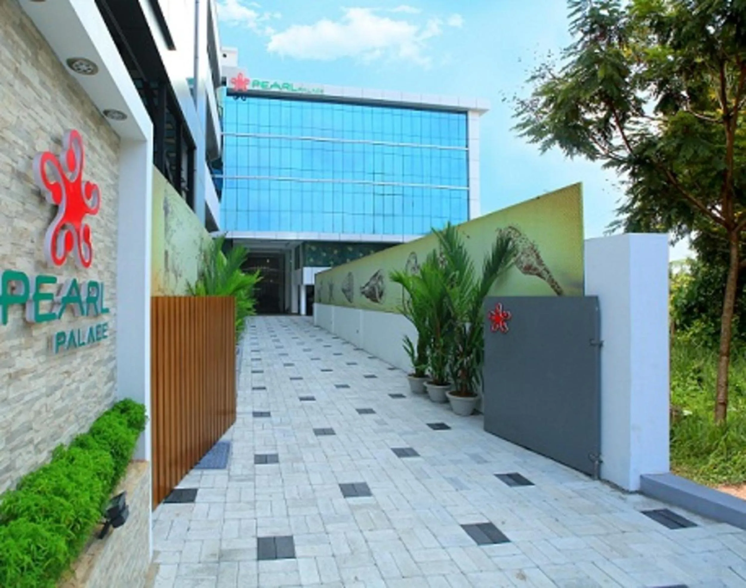 Property building in Hotel Pearl Palace