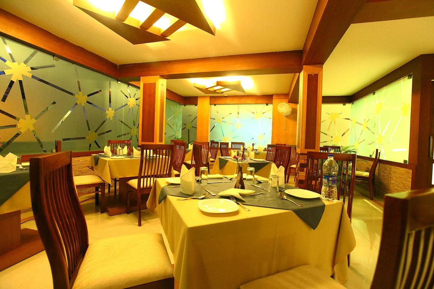 Restaurant/places to eat in Hotel Pearl Palace
