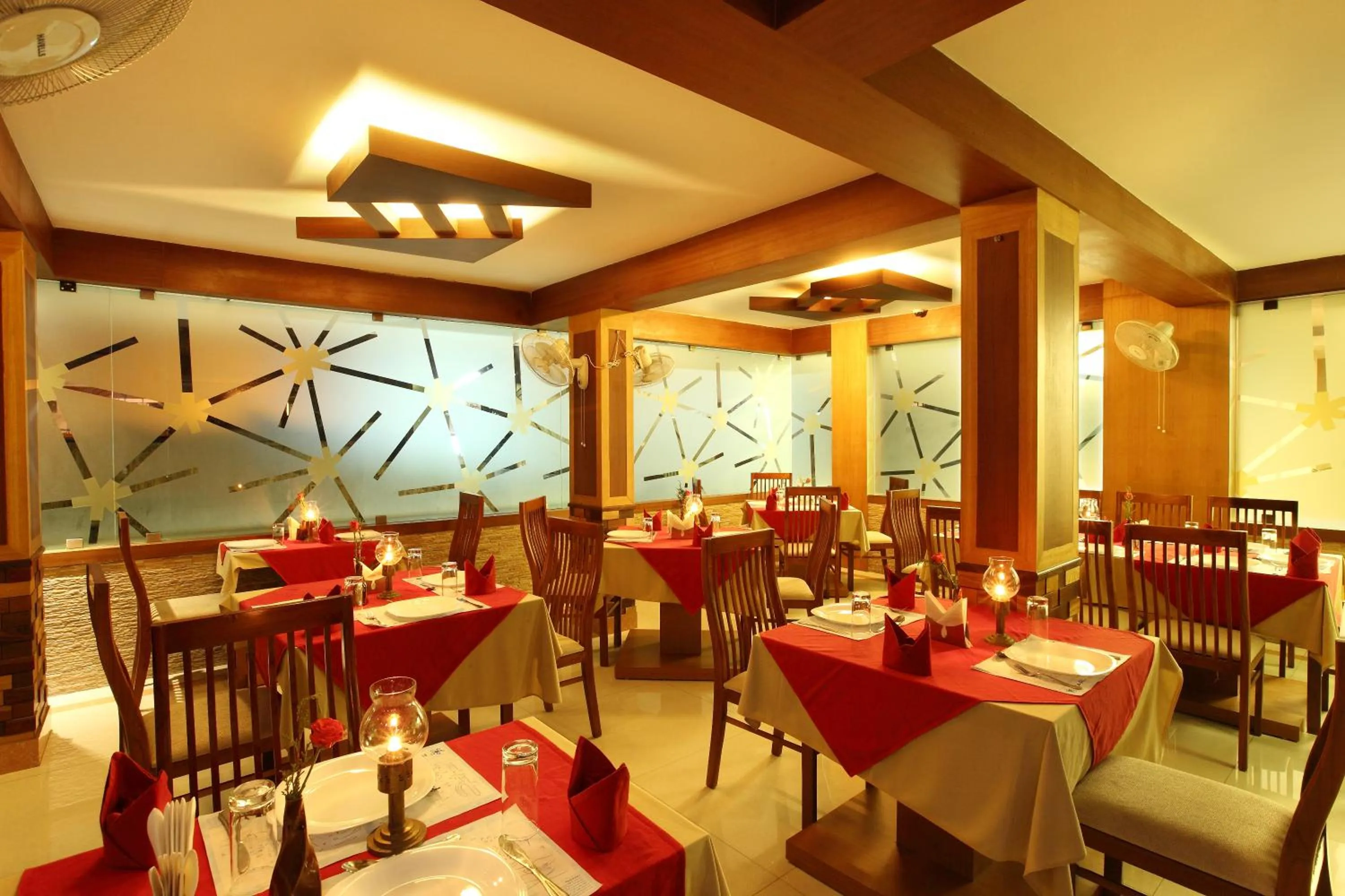 Restaurant/places to eat in Hotel Pearl Palace