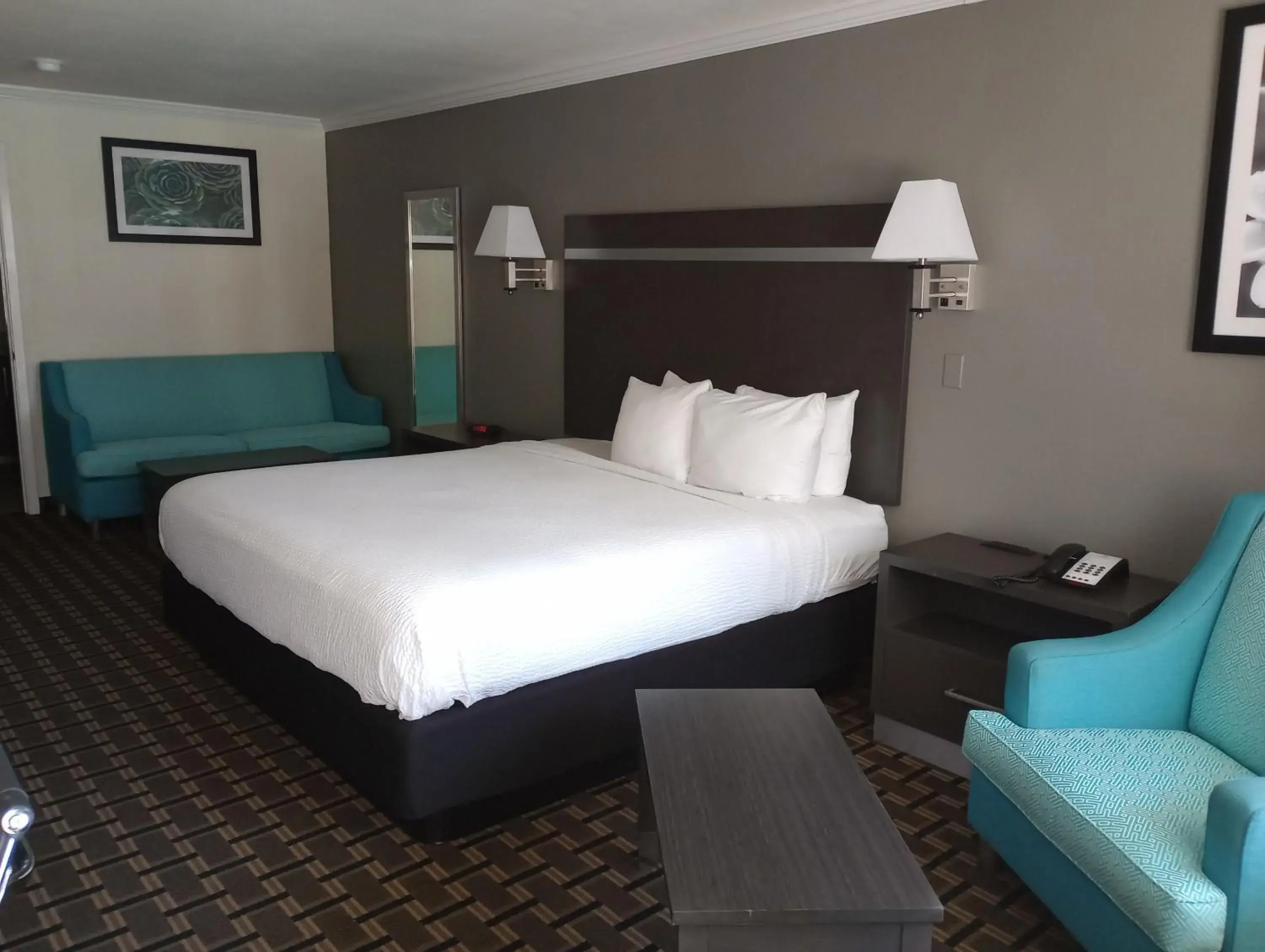 Bed in Best Western Garden Inn Bed in Best Western Garden Inn