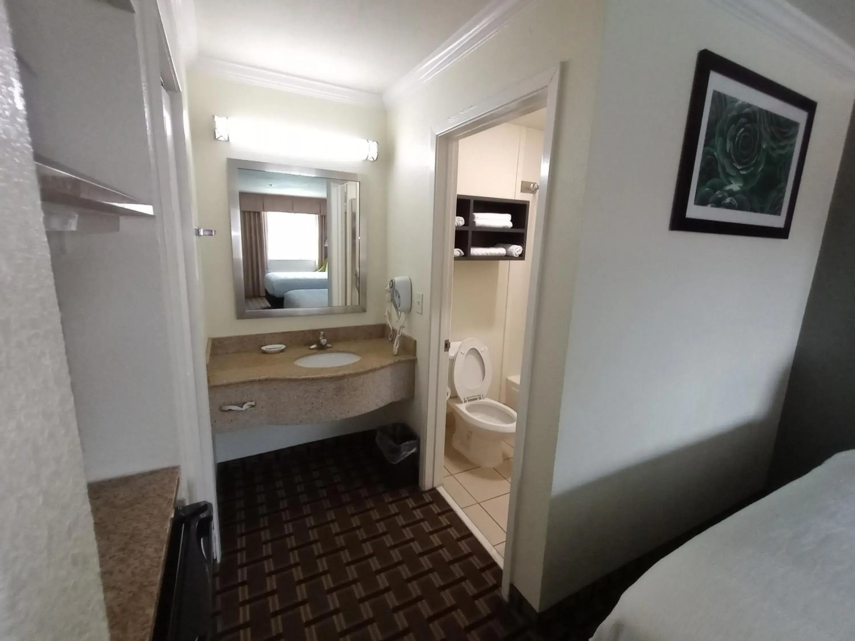 Bed in Best Western Garden Inn Bed in Best Western Garden Inn