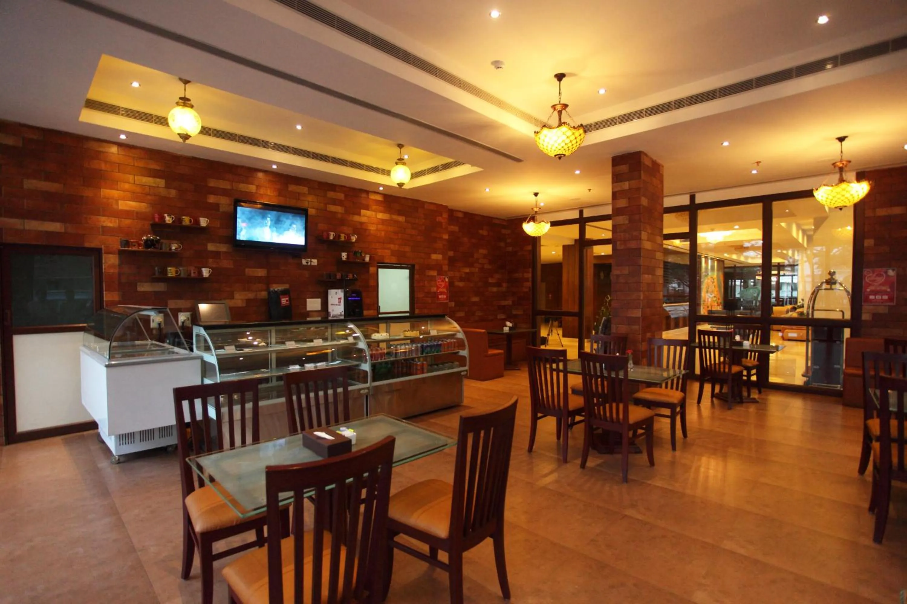 Restaurant/places to eat in No. 18 Hotel