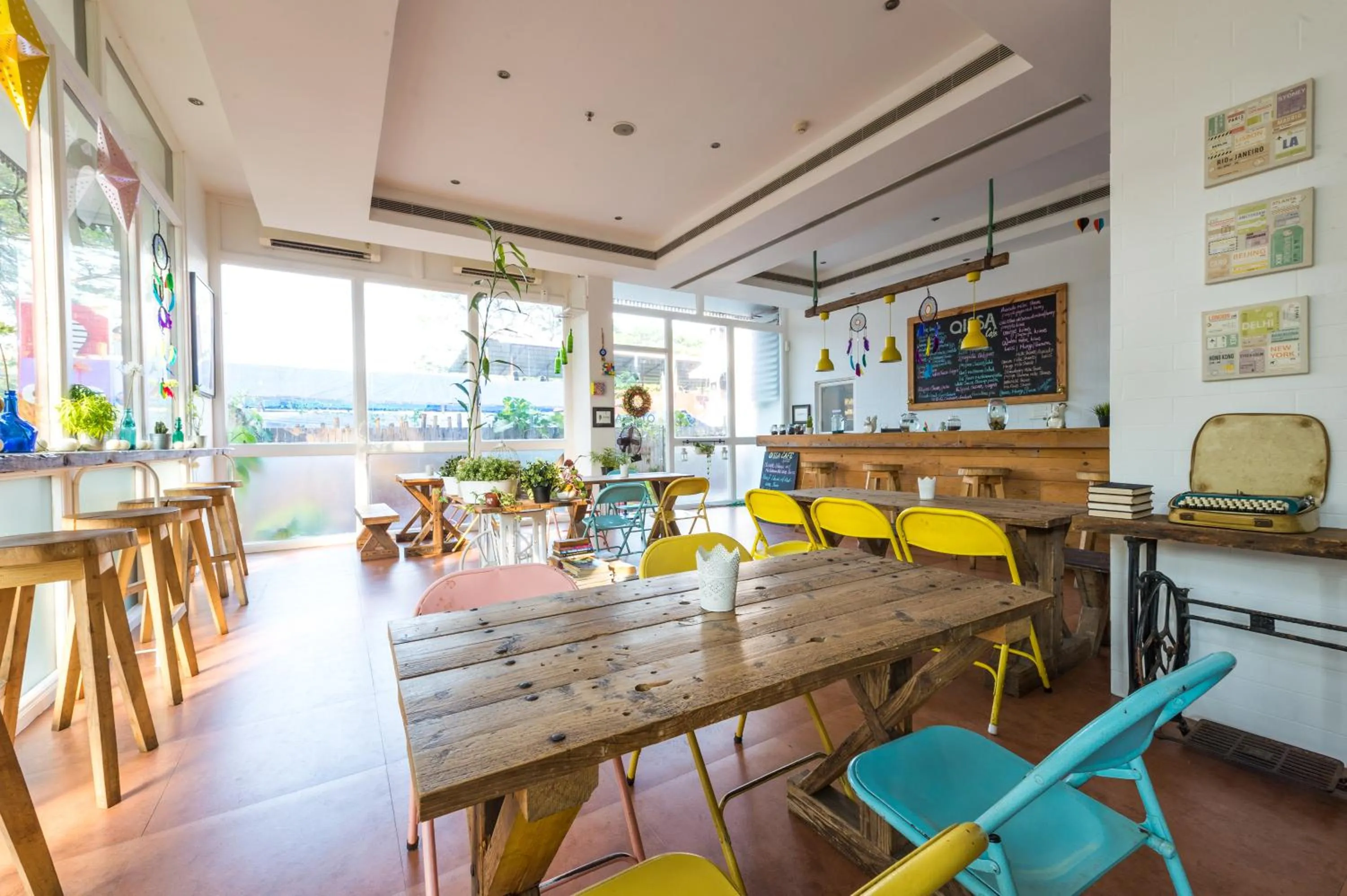 Restaurant/places to eat in No. 18 Hotel