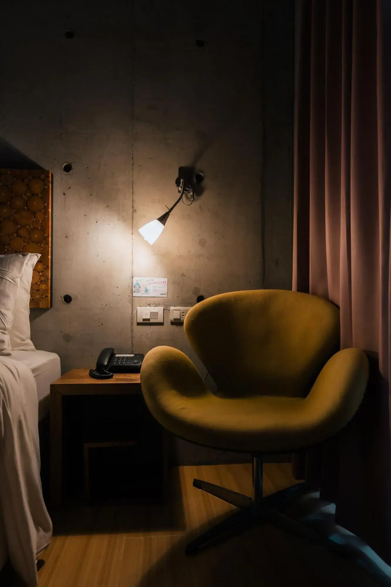 Photo of the whole room, Bed in The Light Photo of the whole room, Bed in The Light