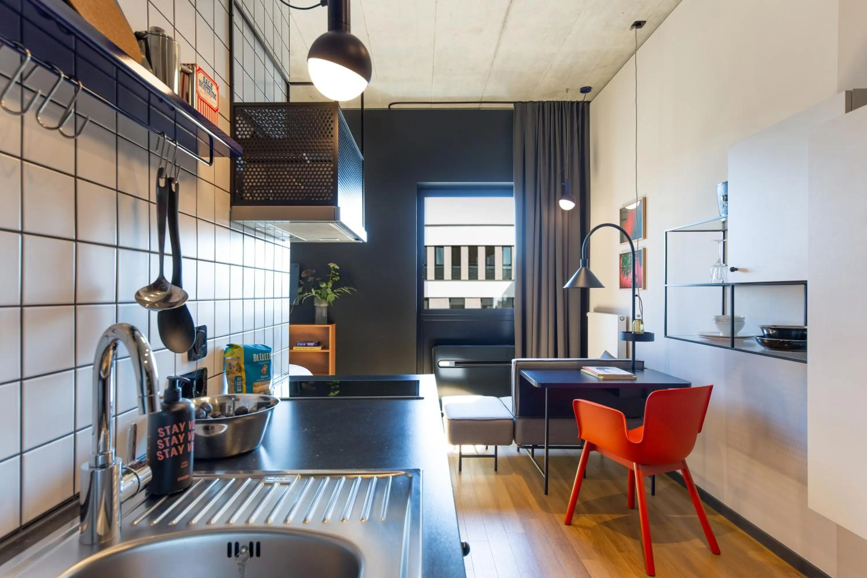 Photo of the whole room in STAYERY Bielefeld Hauptbahnhof