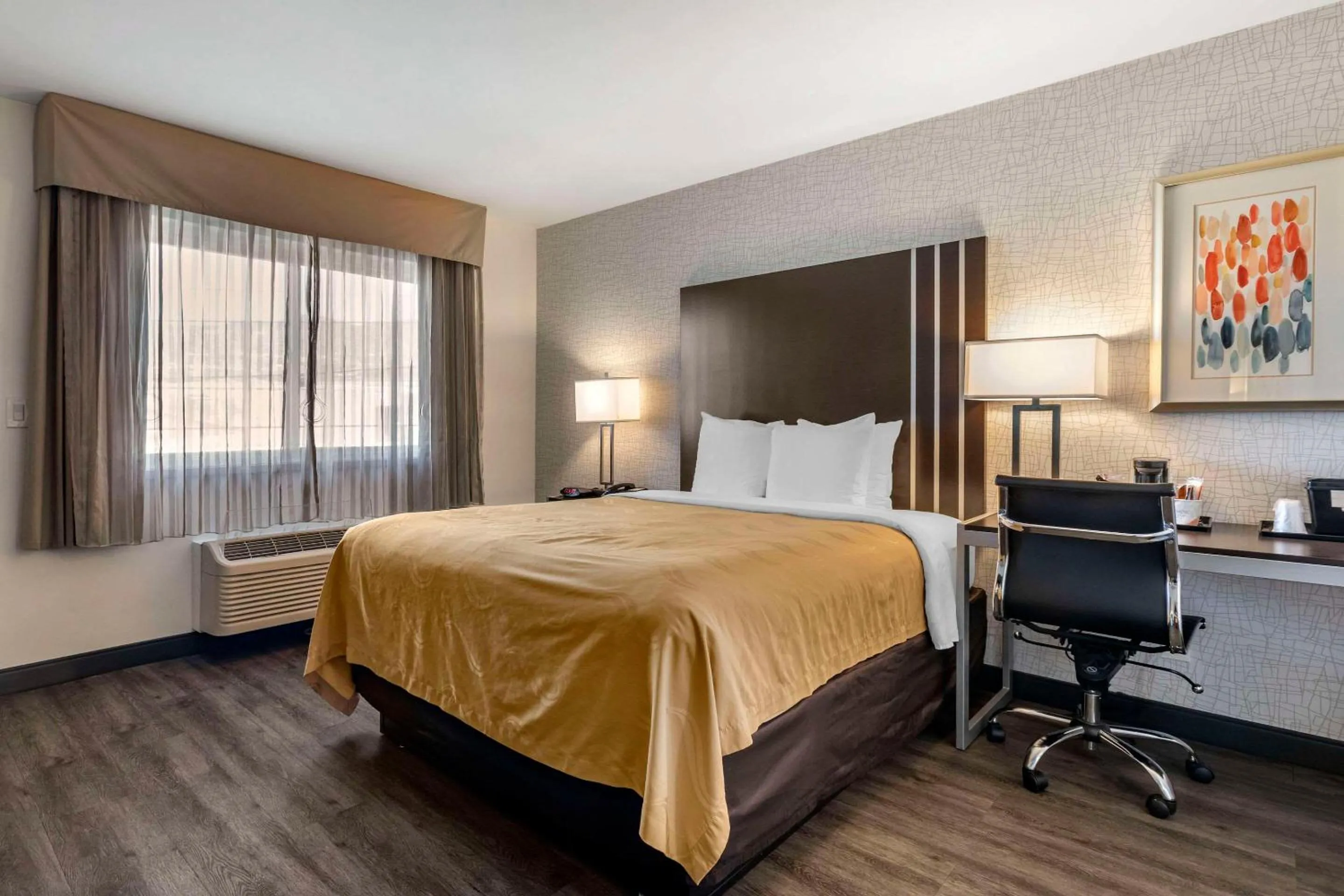 Bedroom, Bed in Quality Inn Burbank Airport