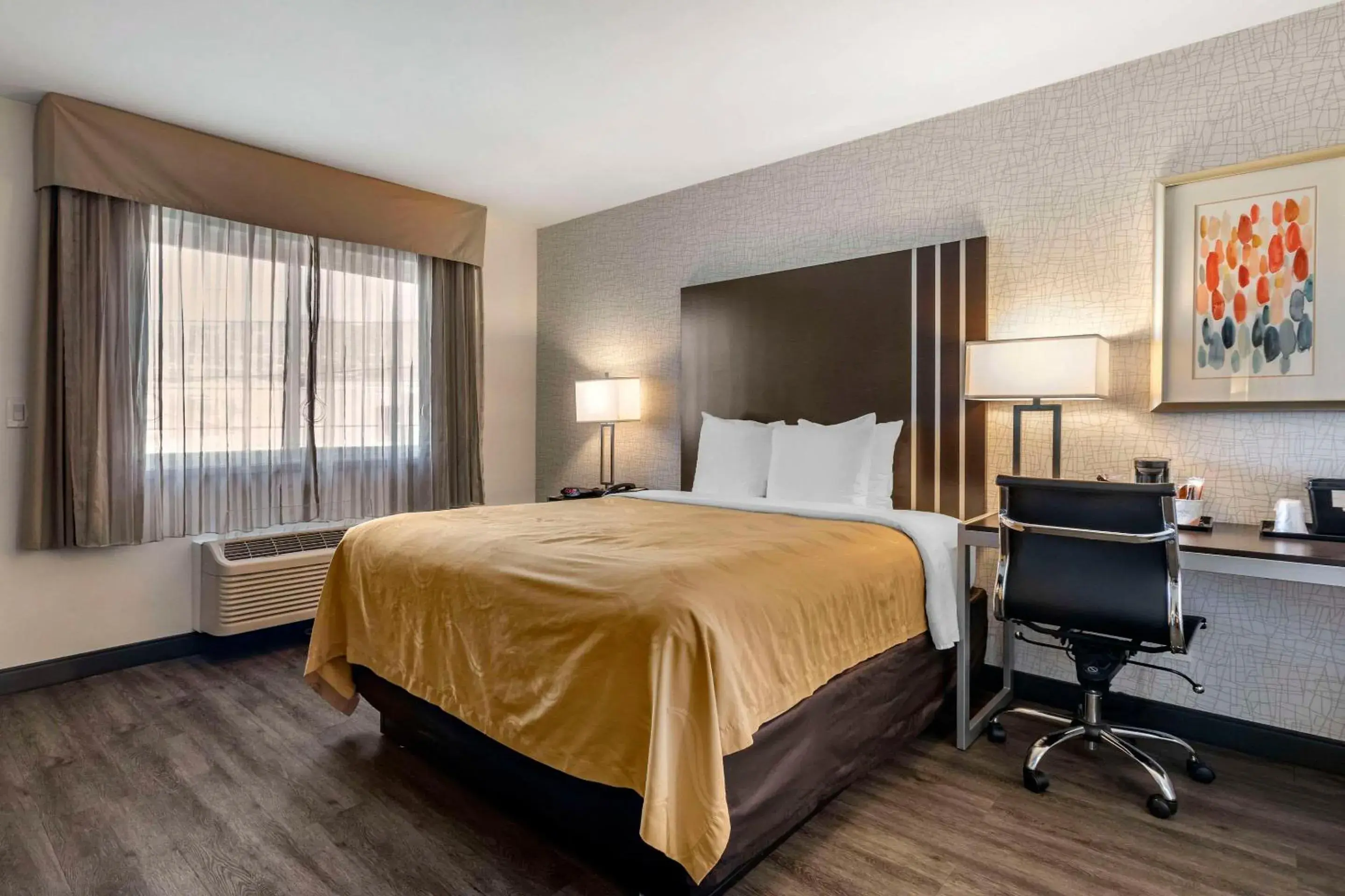 Bedroom, Bed in Quality Inn Burbank Airport Bedroom, Bed in Quality Inn Burbank Airport