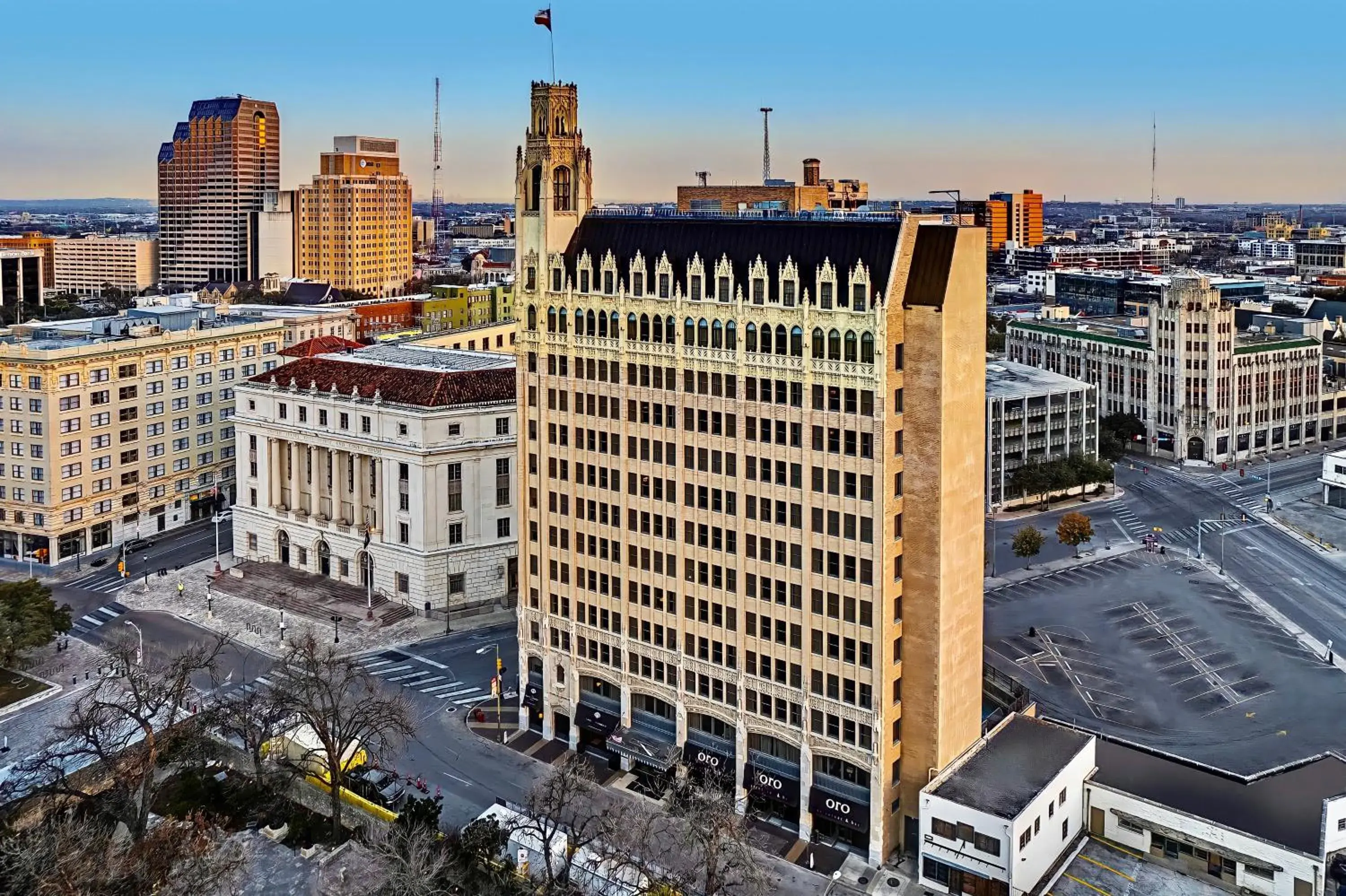 The Emily Morgan Hotel - A DoubleTree by Hilton The Emily Morgan Hotel - A DoubleTree by Hilton