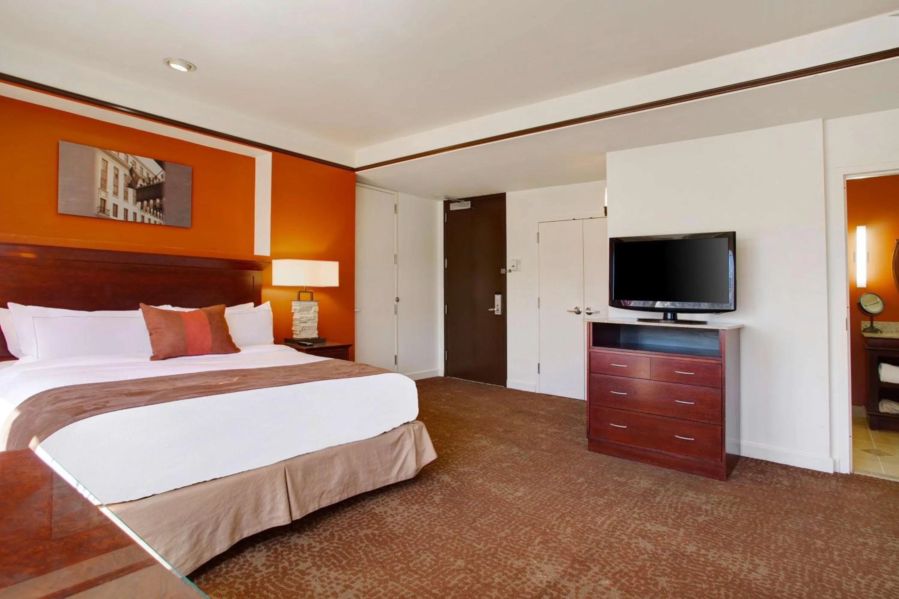 Bedroom, Bed in The Emily Morgan Hotel - A DoubleTree by Hilton