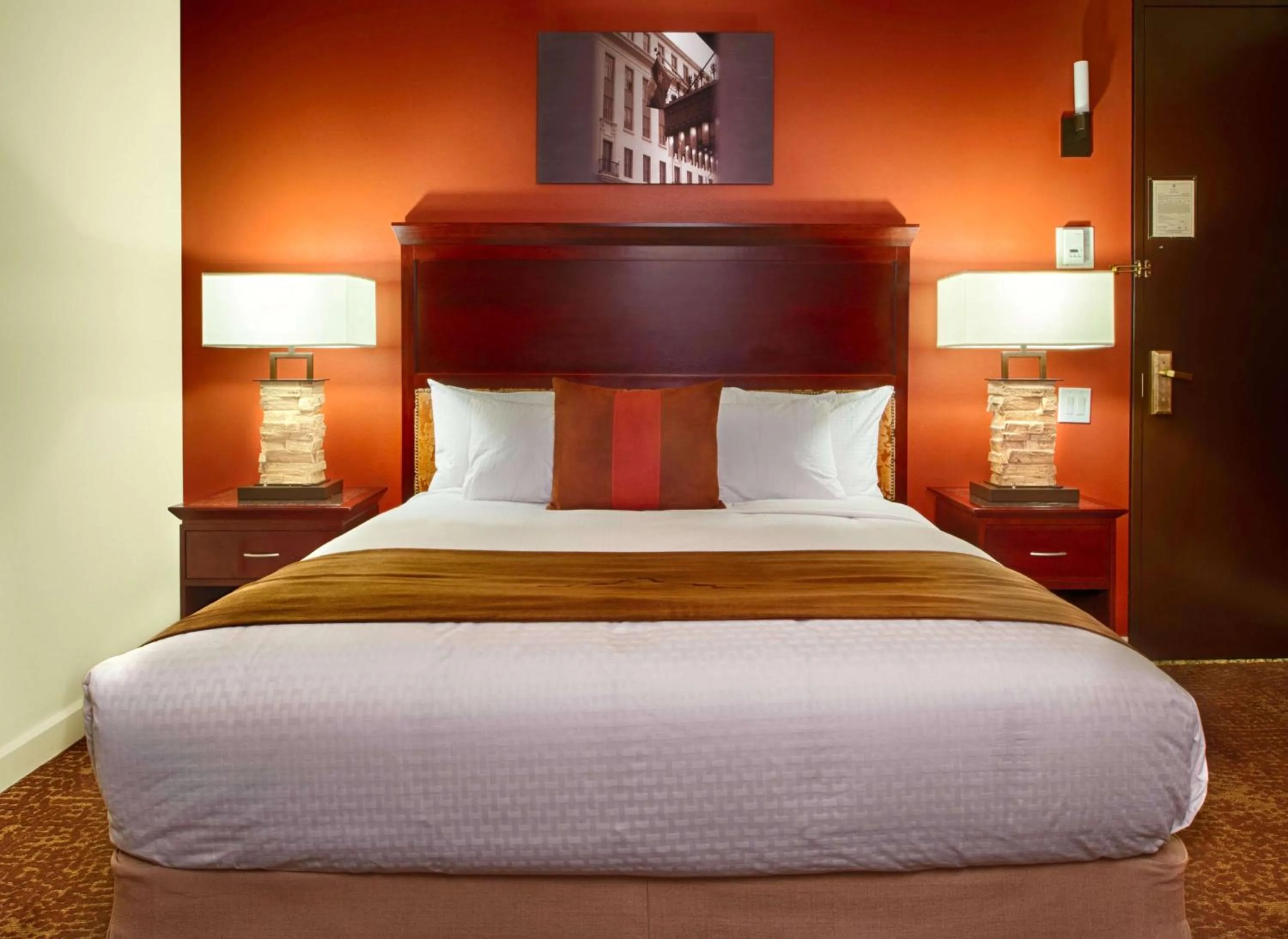 Bed in The Emily Morgan Hotel - A DoubleTree by Hilton