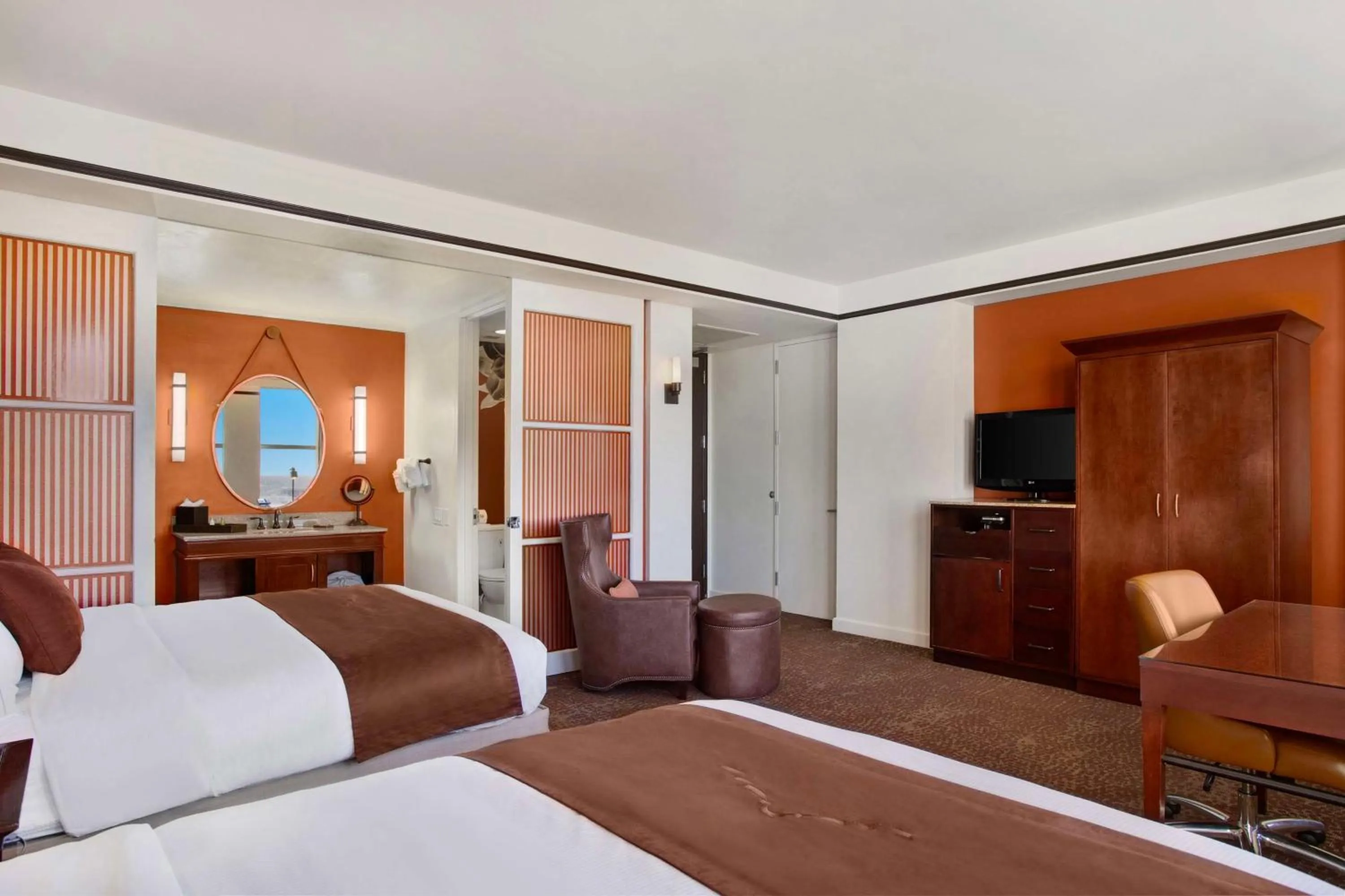 Bed in The Emily Morgan Hotel - A DoubleTree by Hilton