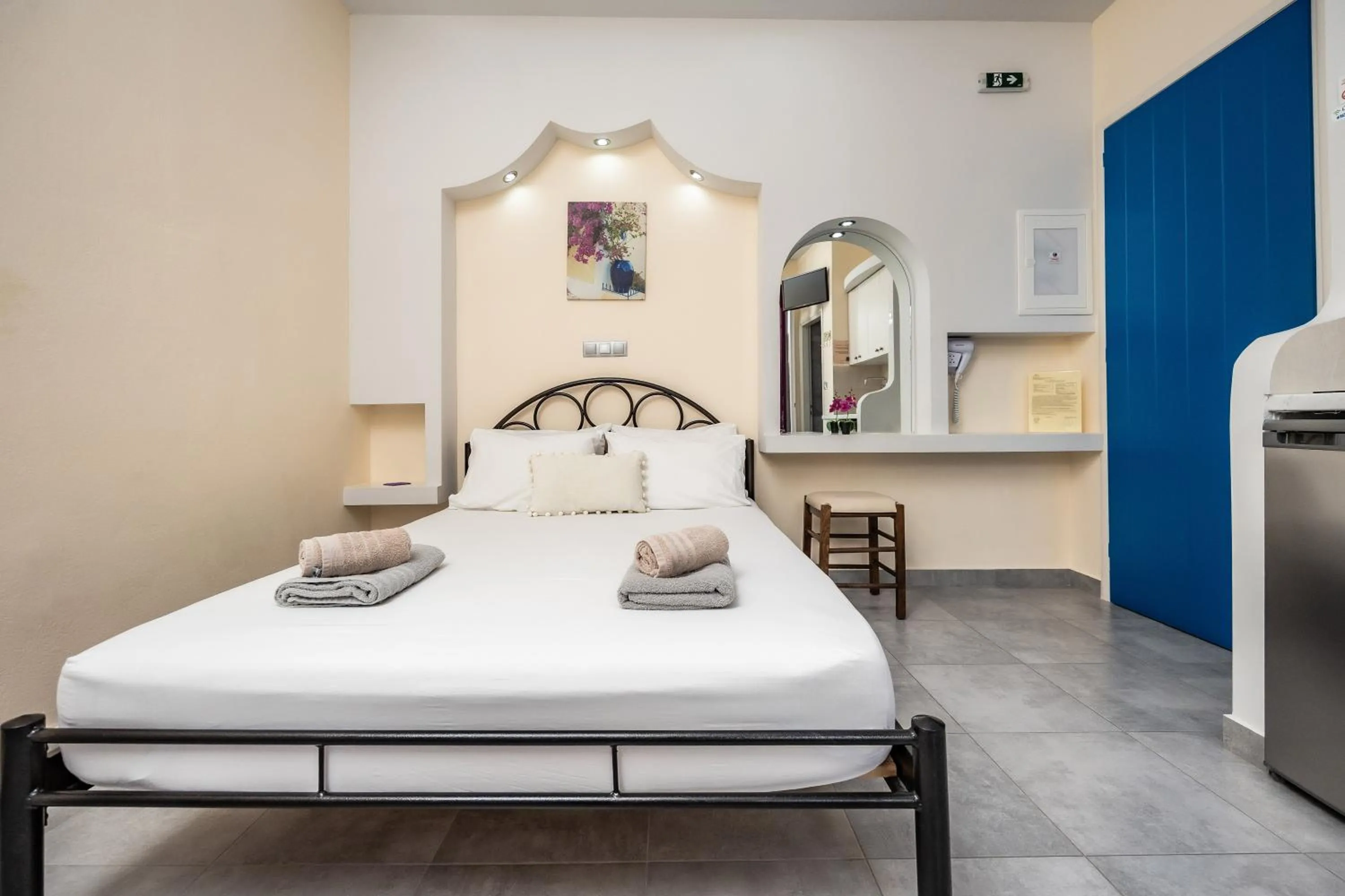 Bed in Lefkes Studios