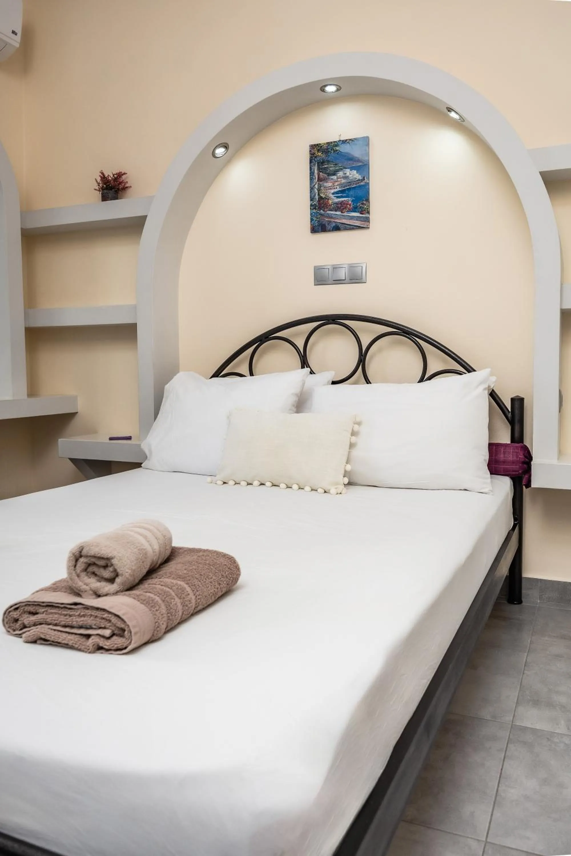 Bed in Lefkes Studios