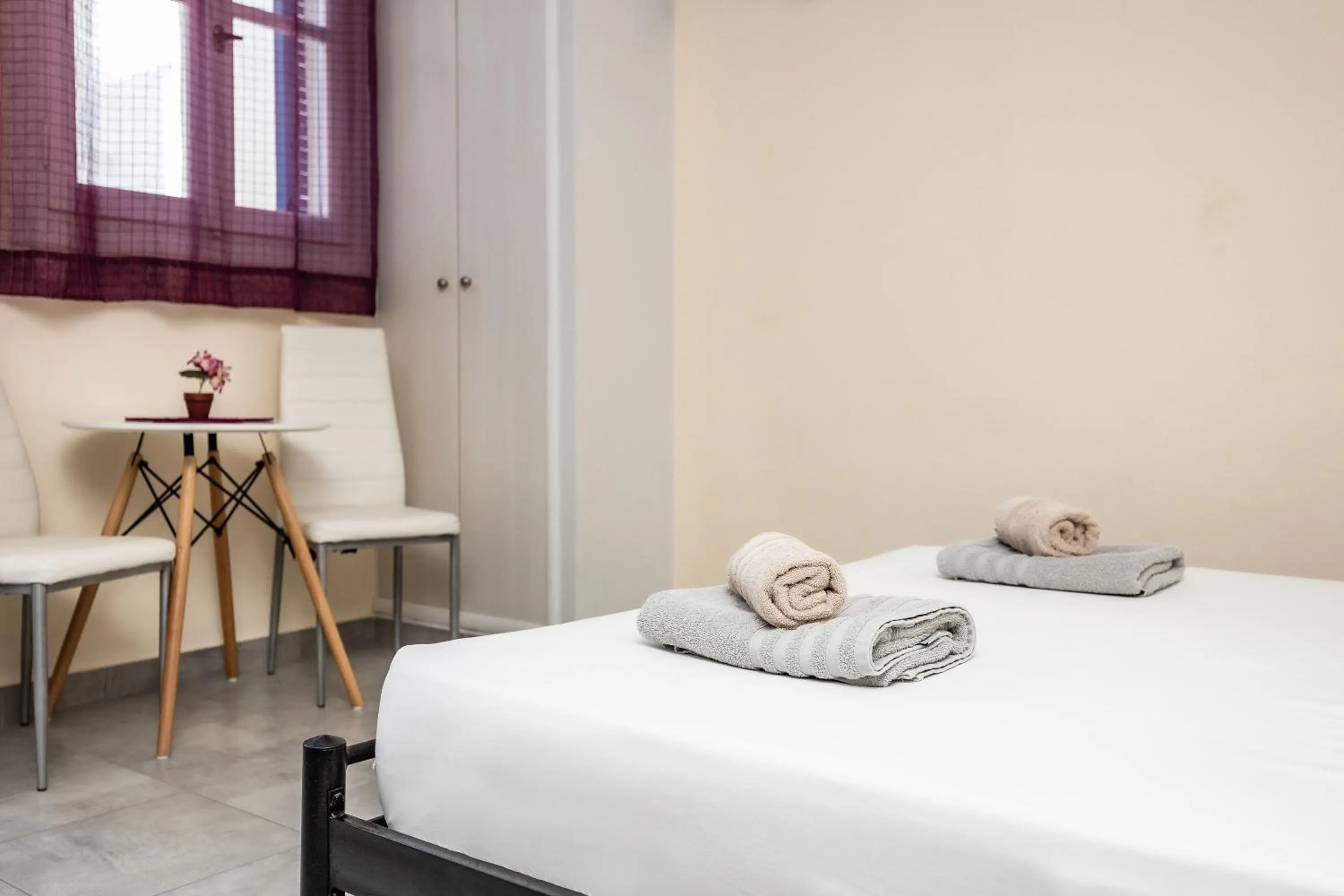 Bed in Lefkes Studios