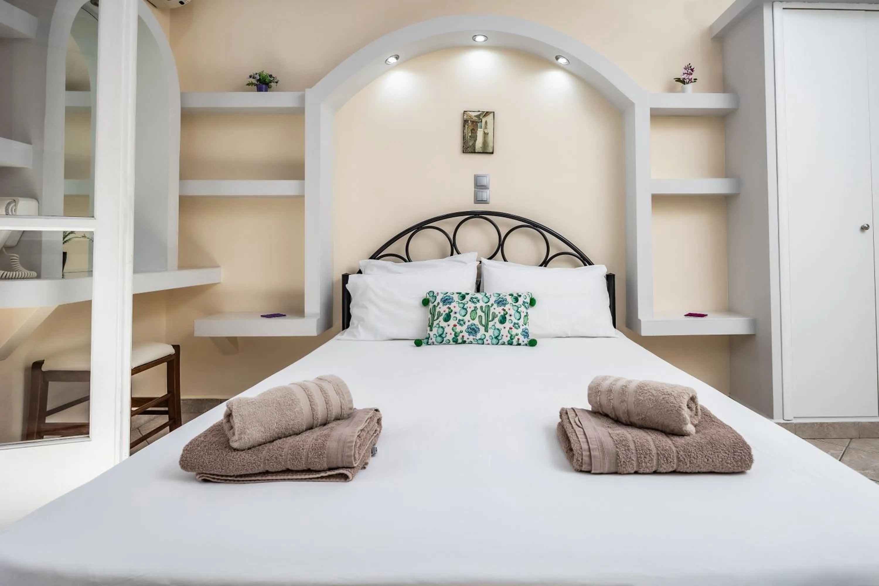 Bed in Lefkes Studios