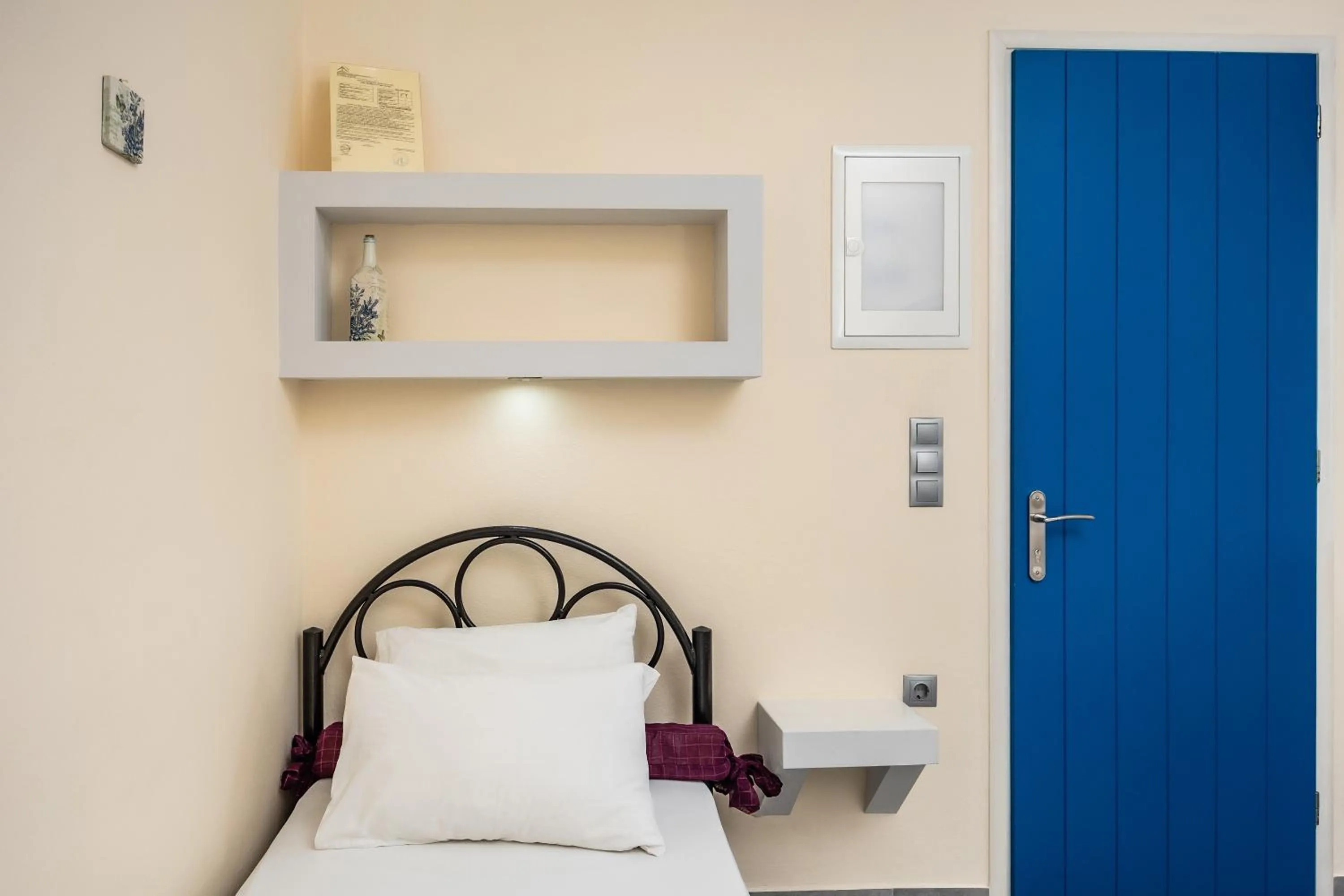 Bed in Lefkes Studios