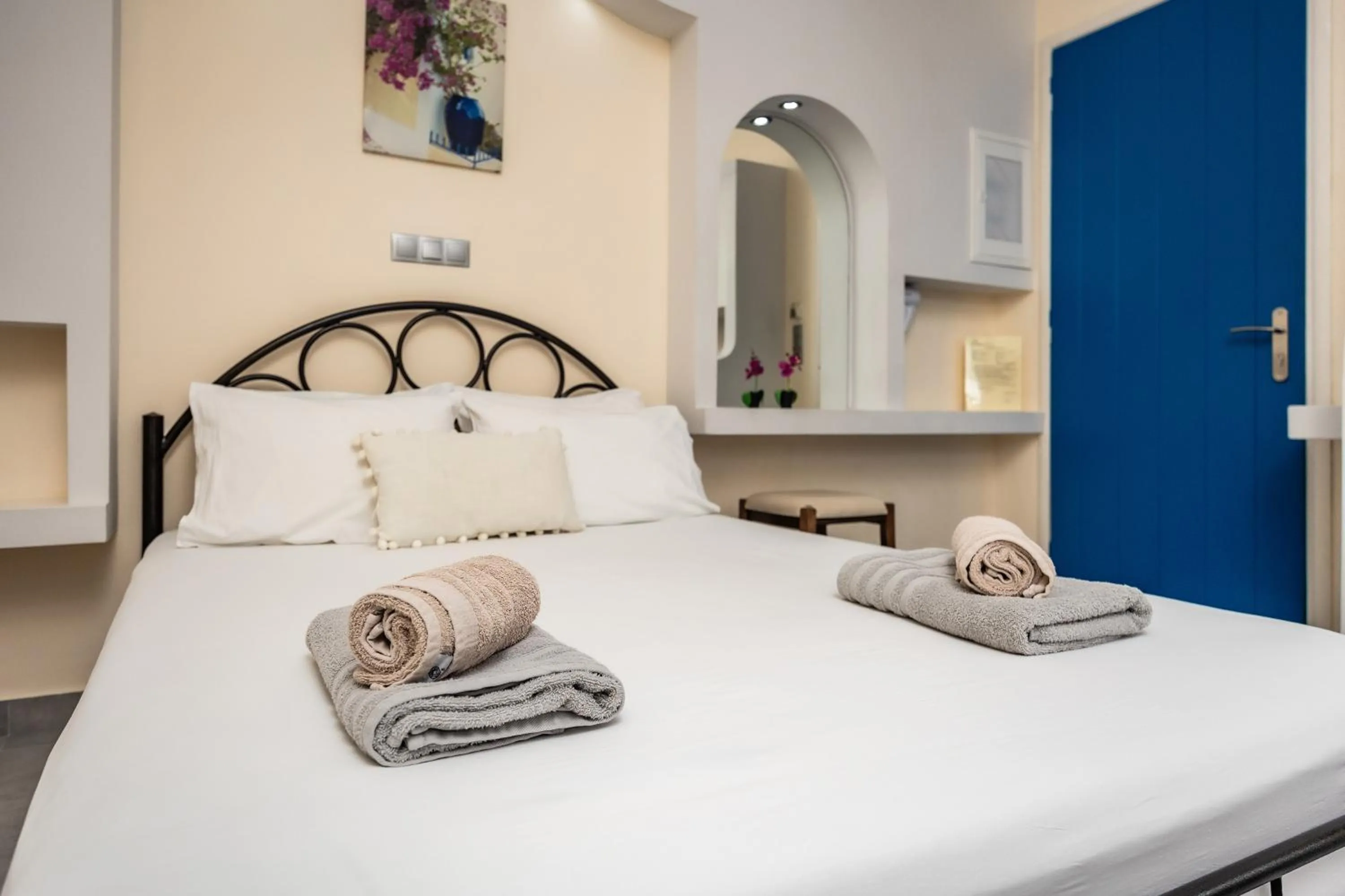 Bed in Lefkes Studios