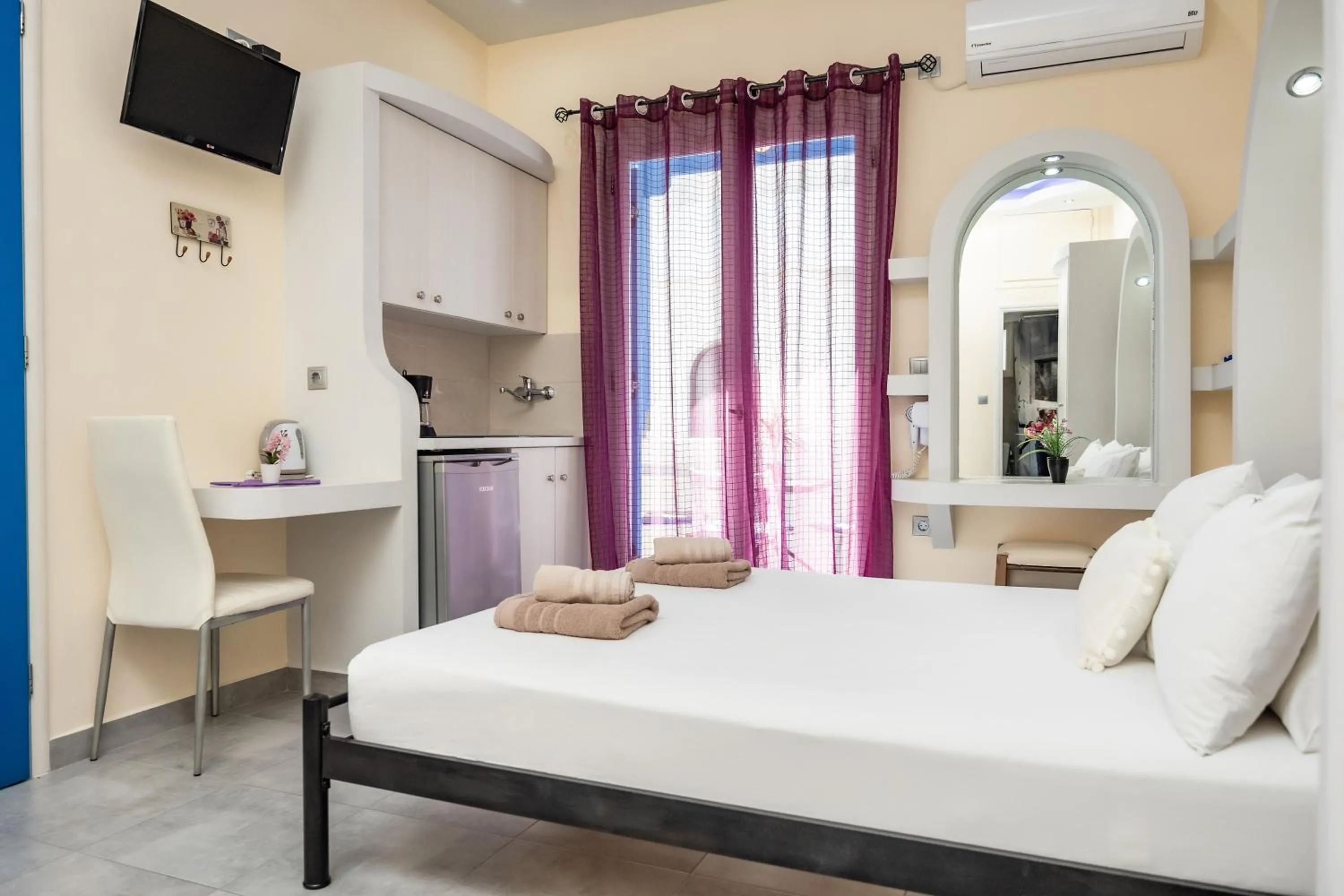 Bed in Lefkes Studios