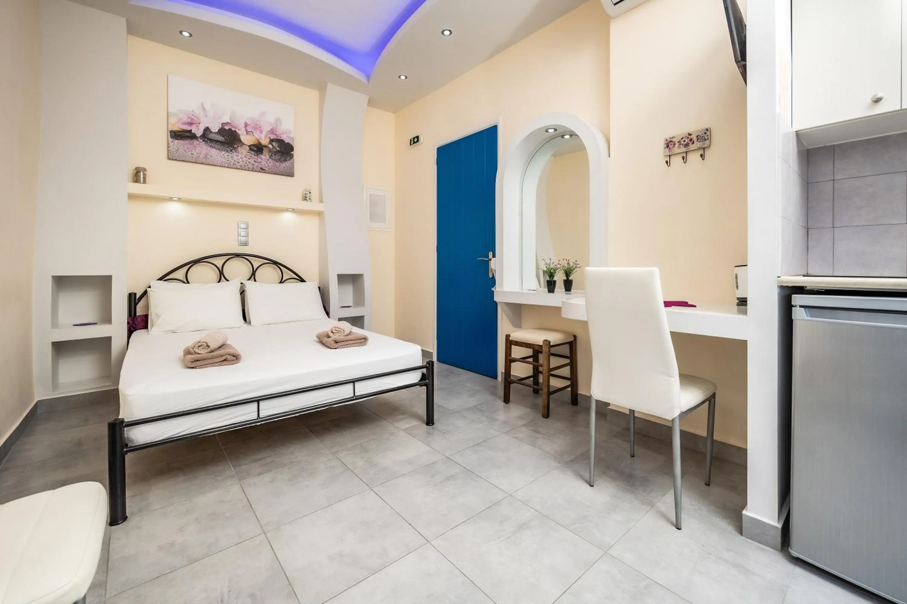 Bed in Lefkes Studios