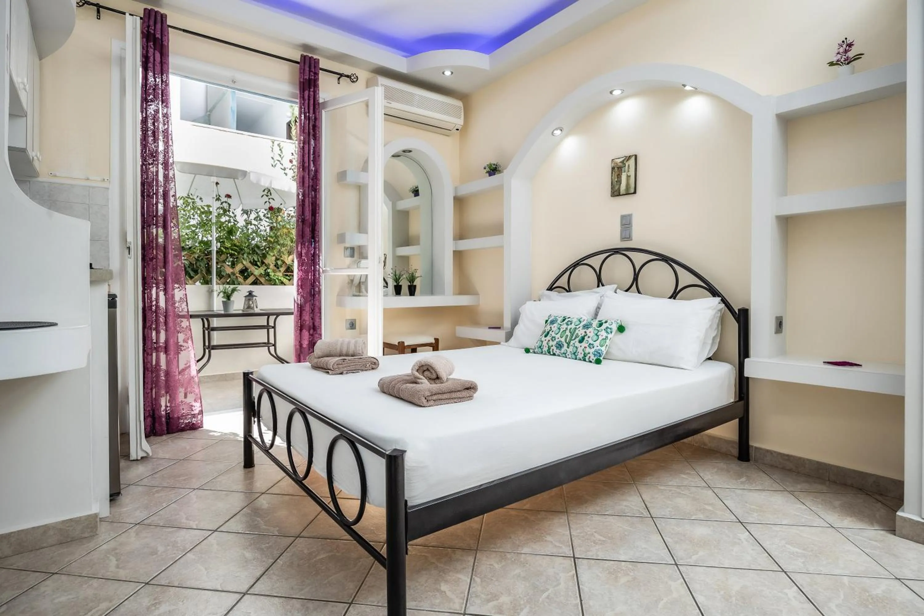 Bed in Lefkes Studios