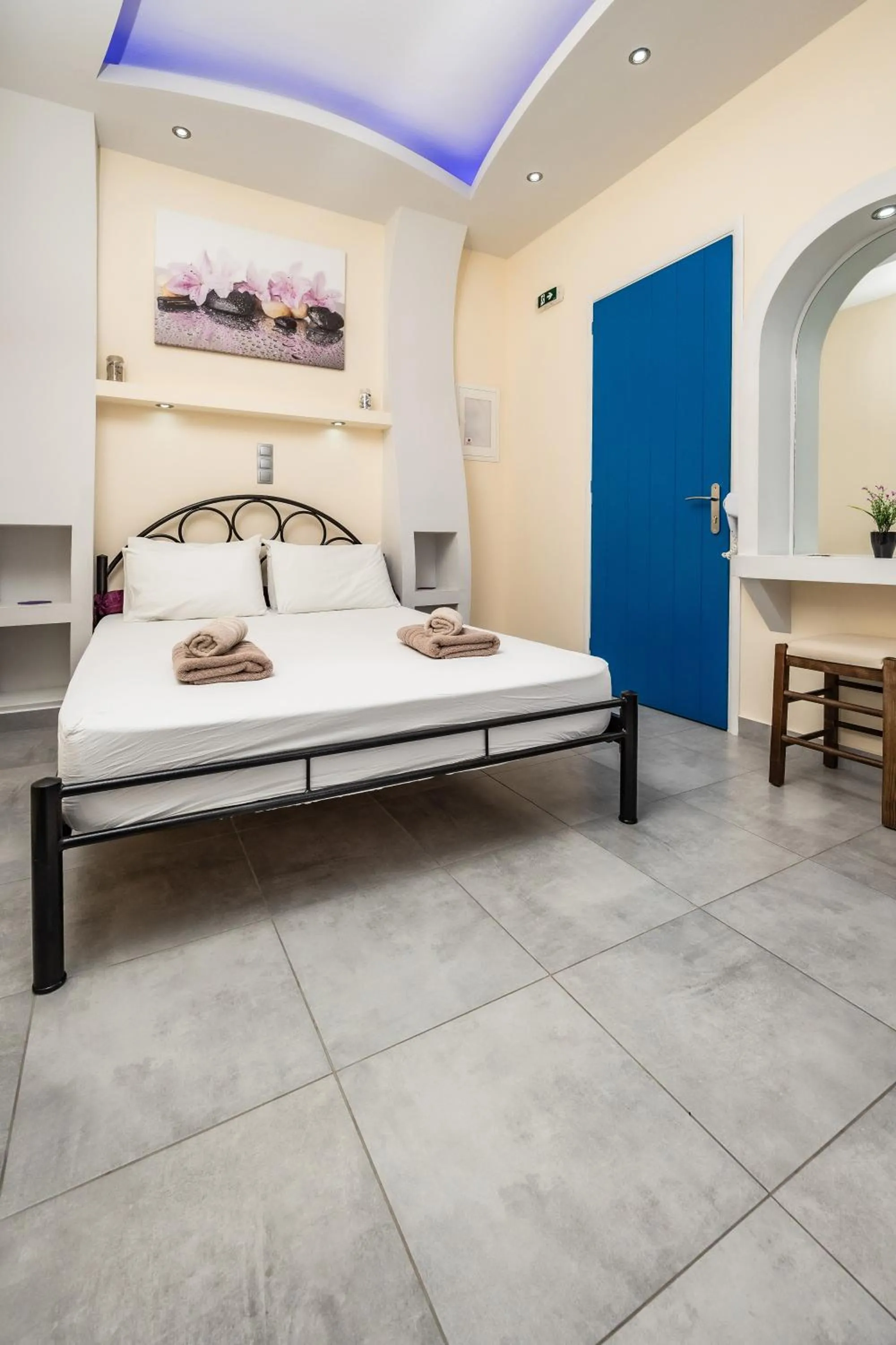 Bed in Lefkes Studios