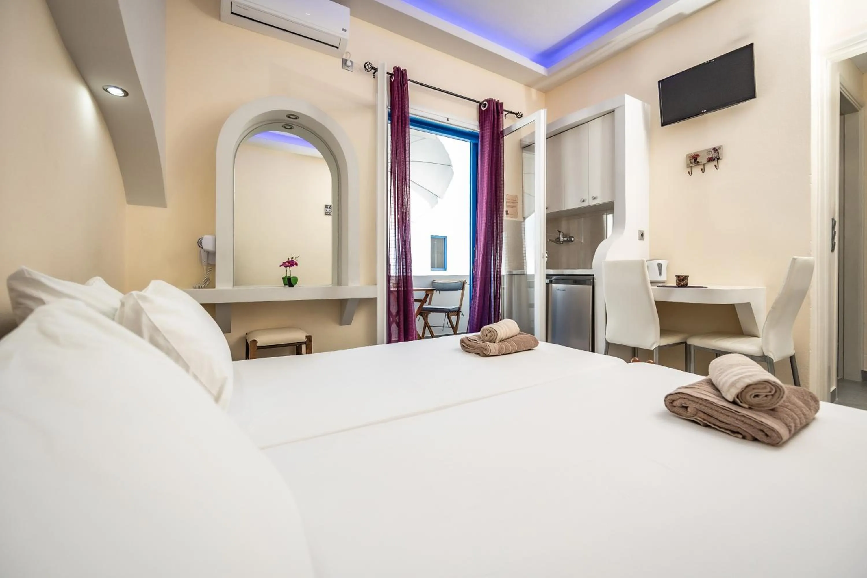 Bed in Lefkes Studios