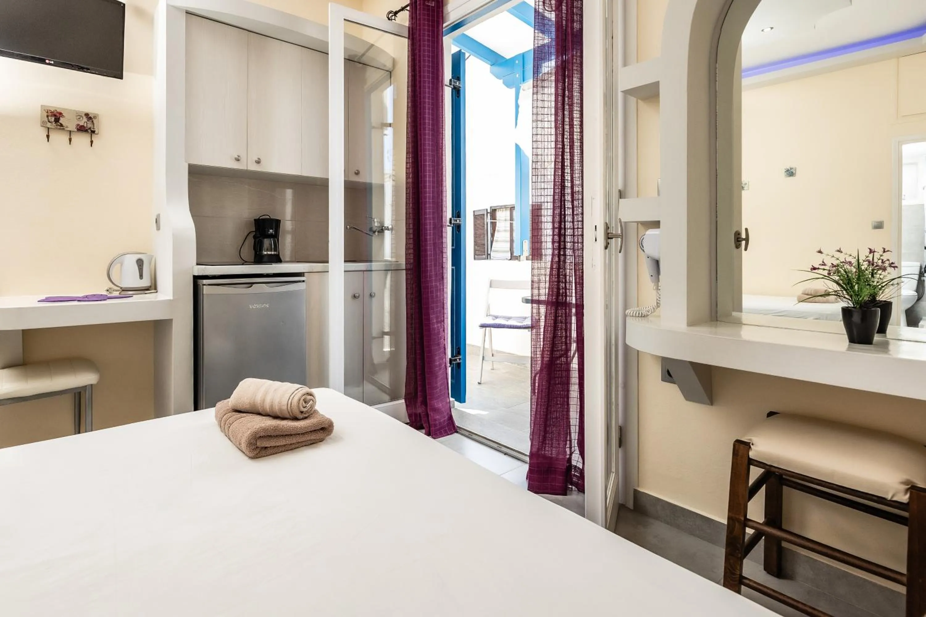 Bed in Lefkes Studios