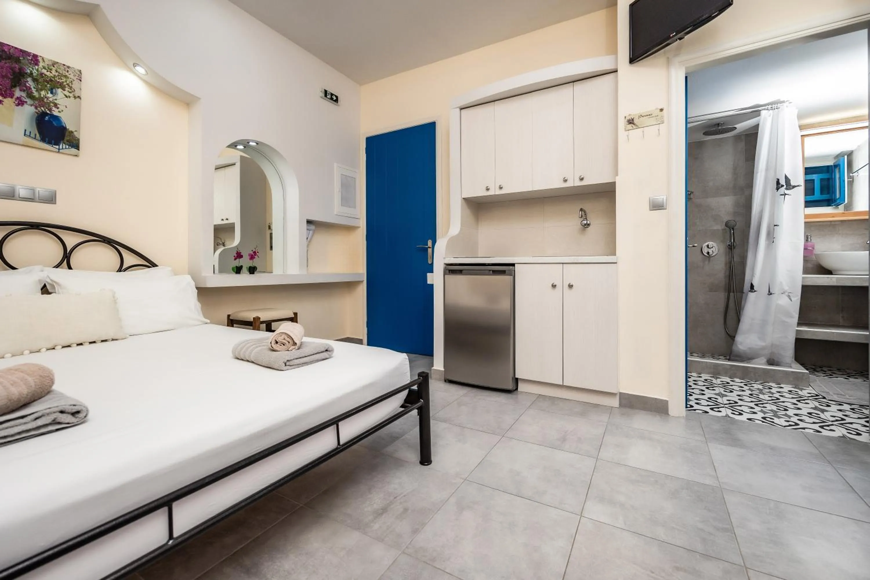 Bed in Lefkes Studios