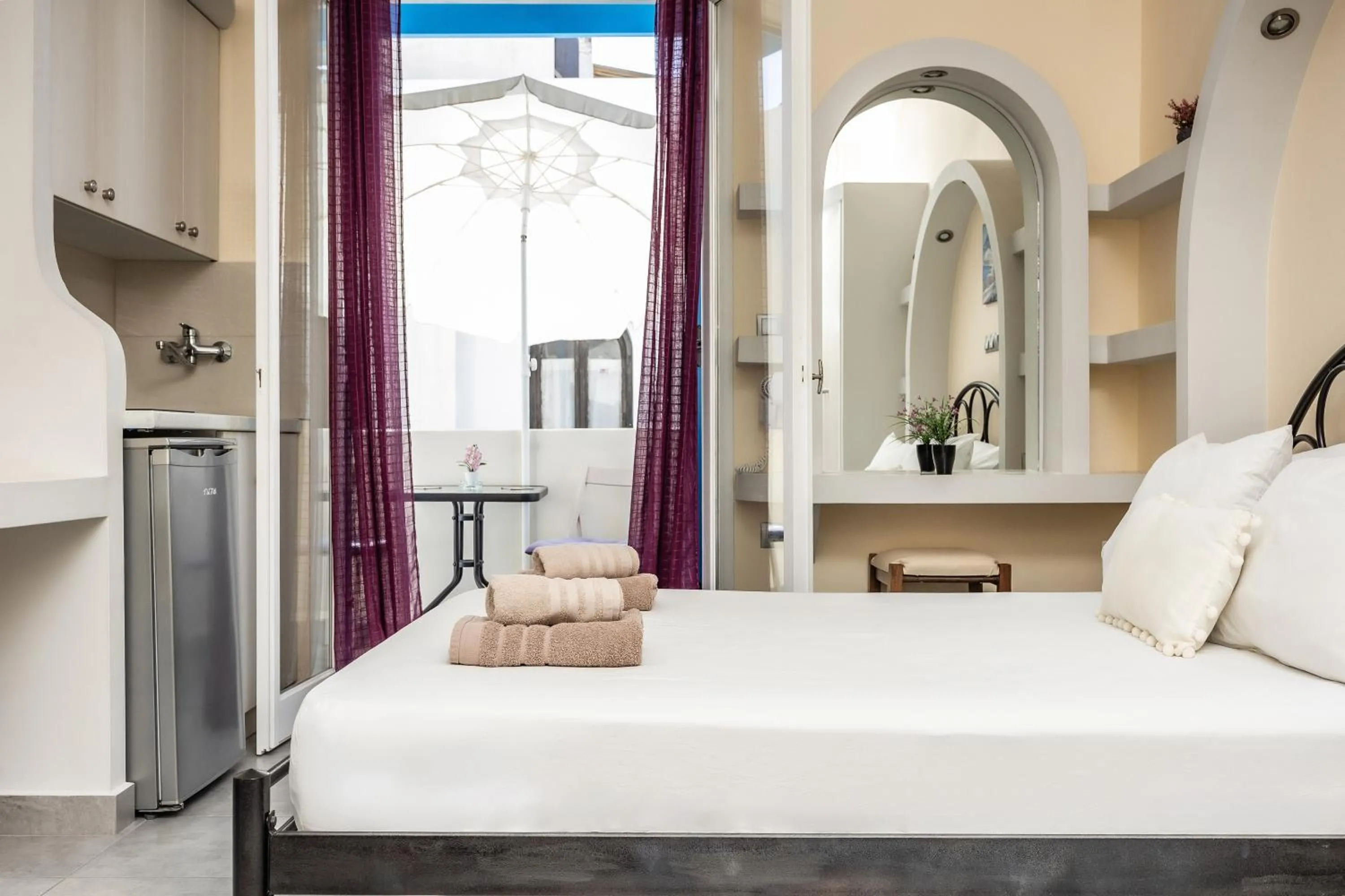 Bed in Lefkes Studios