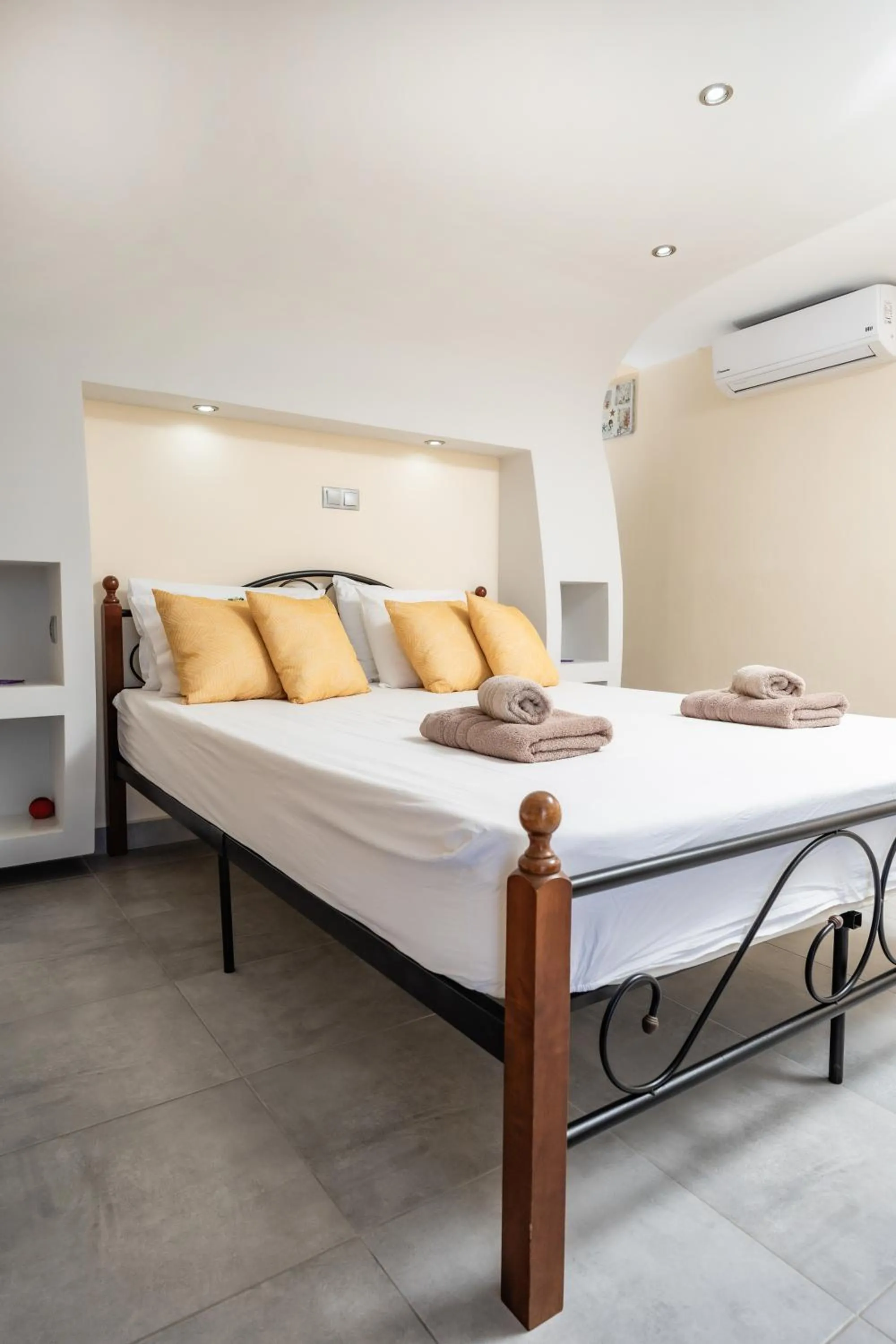 Bed in Lefkes Studios