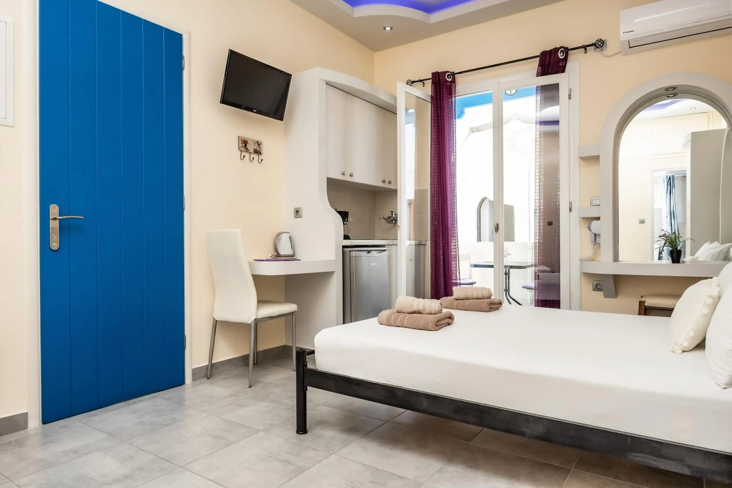 Bed in Lefkes Studios