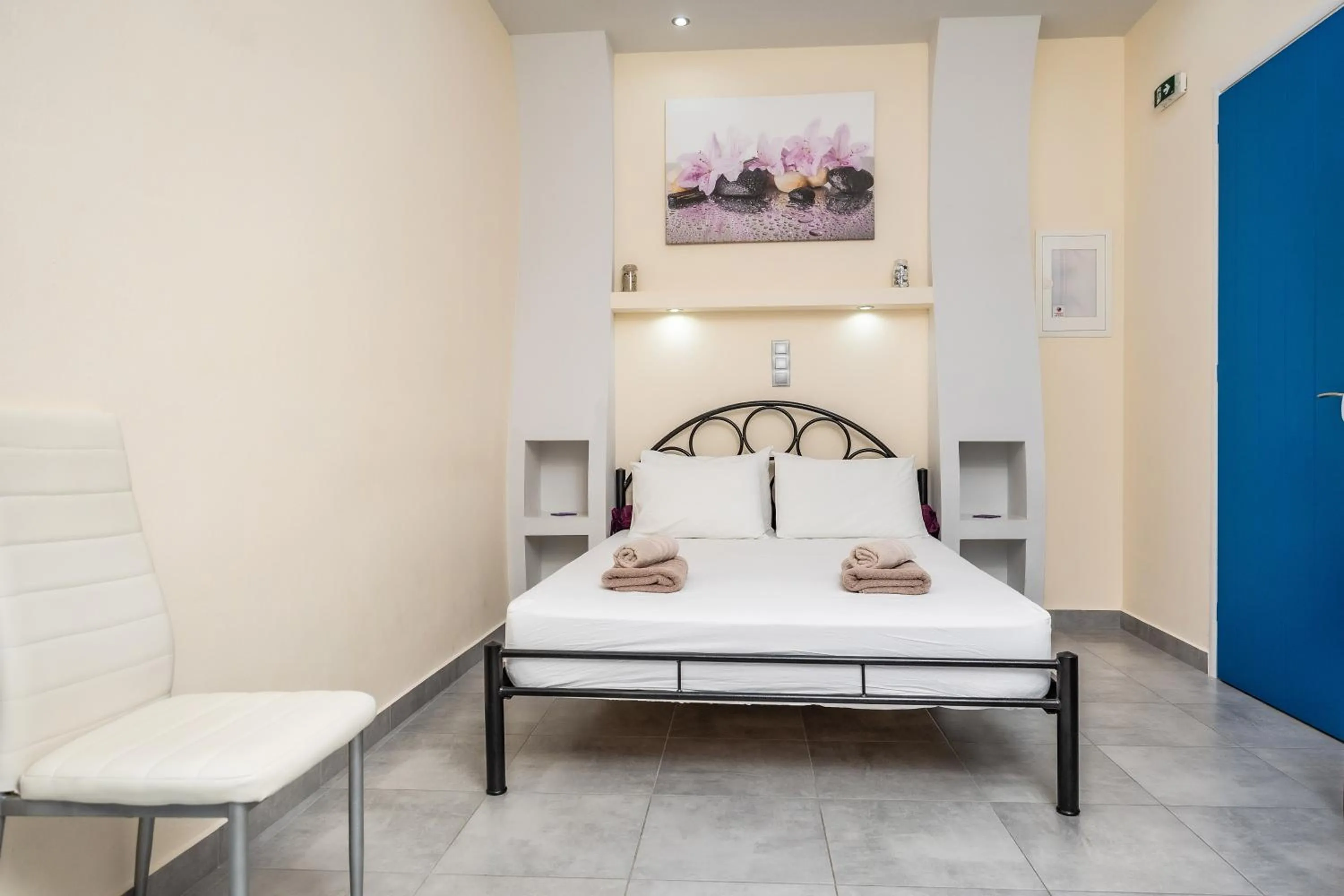 Bed in Lefkes Studios