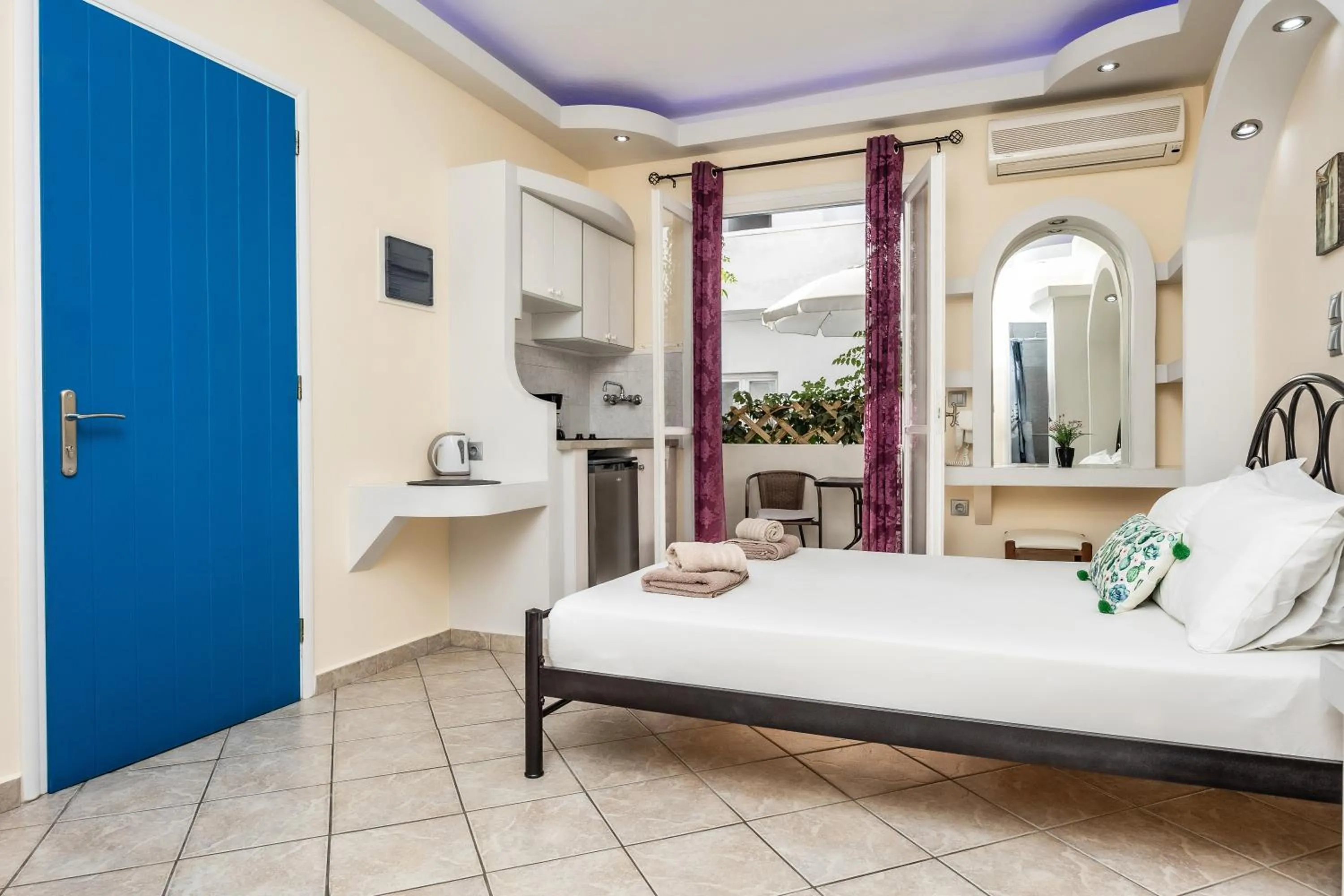 Bed in Lefkes Studios