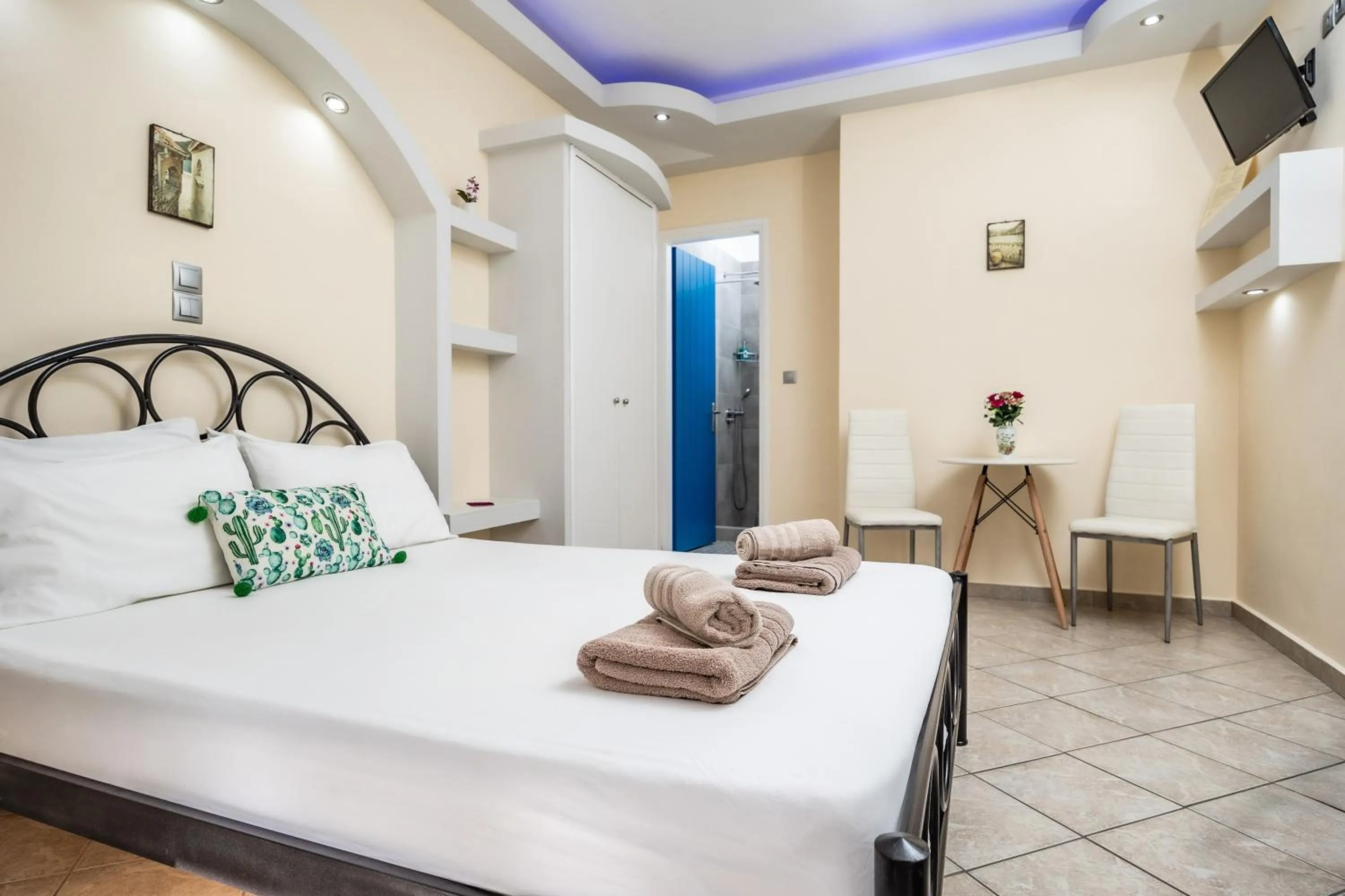 Bed in Lefkes Studios