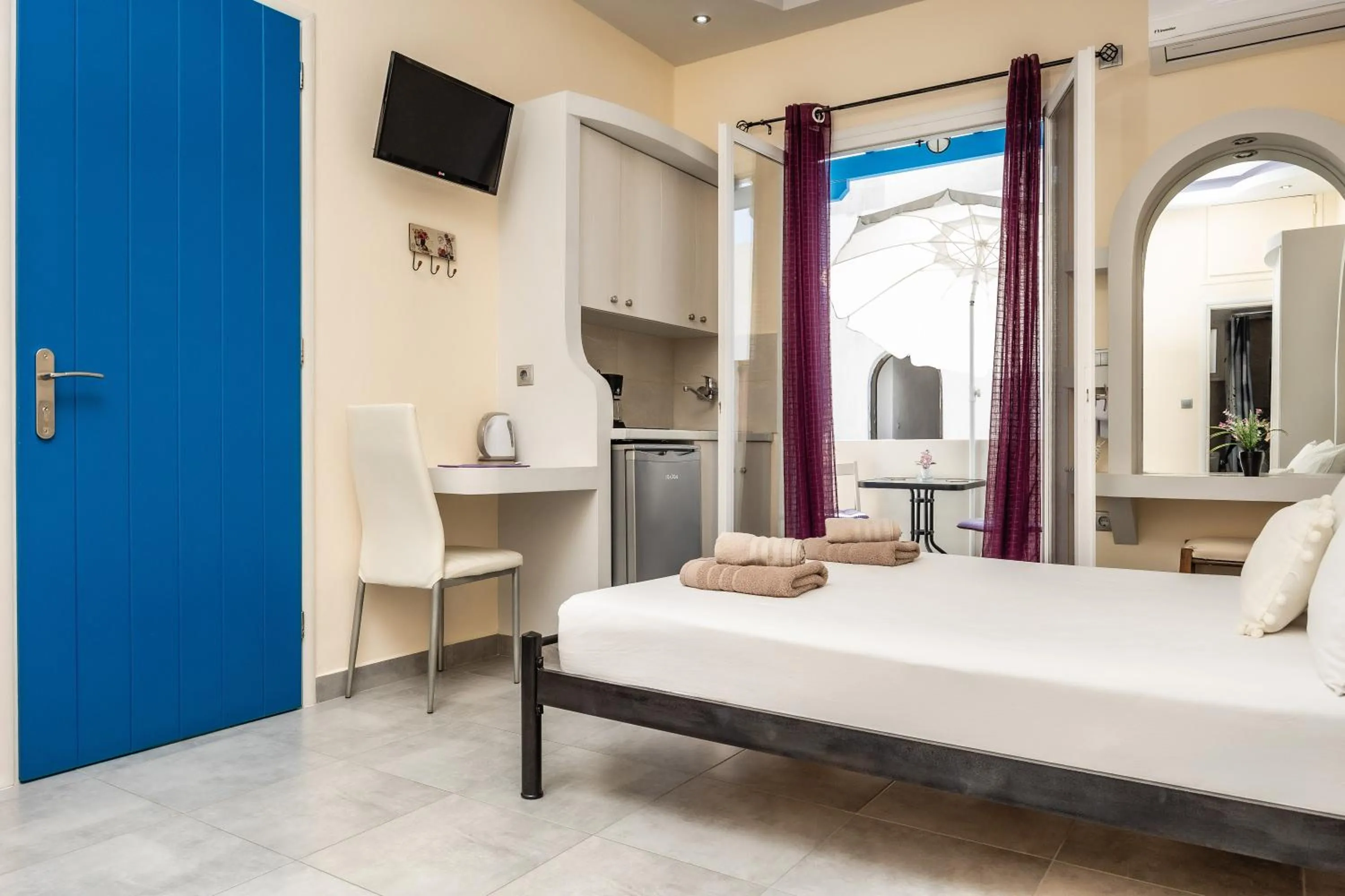 Bed in Lefkes Studios