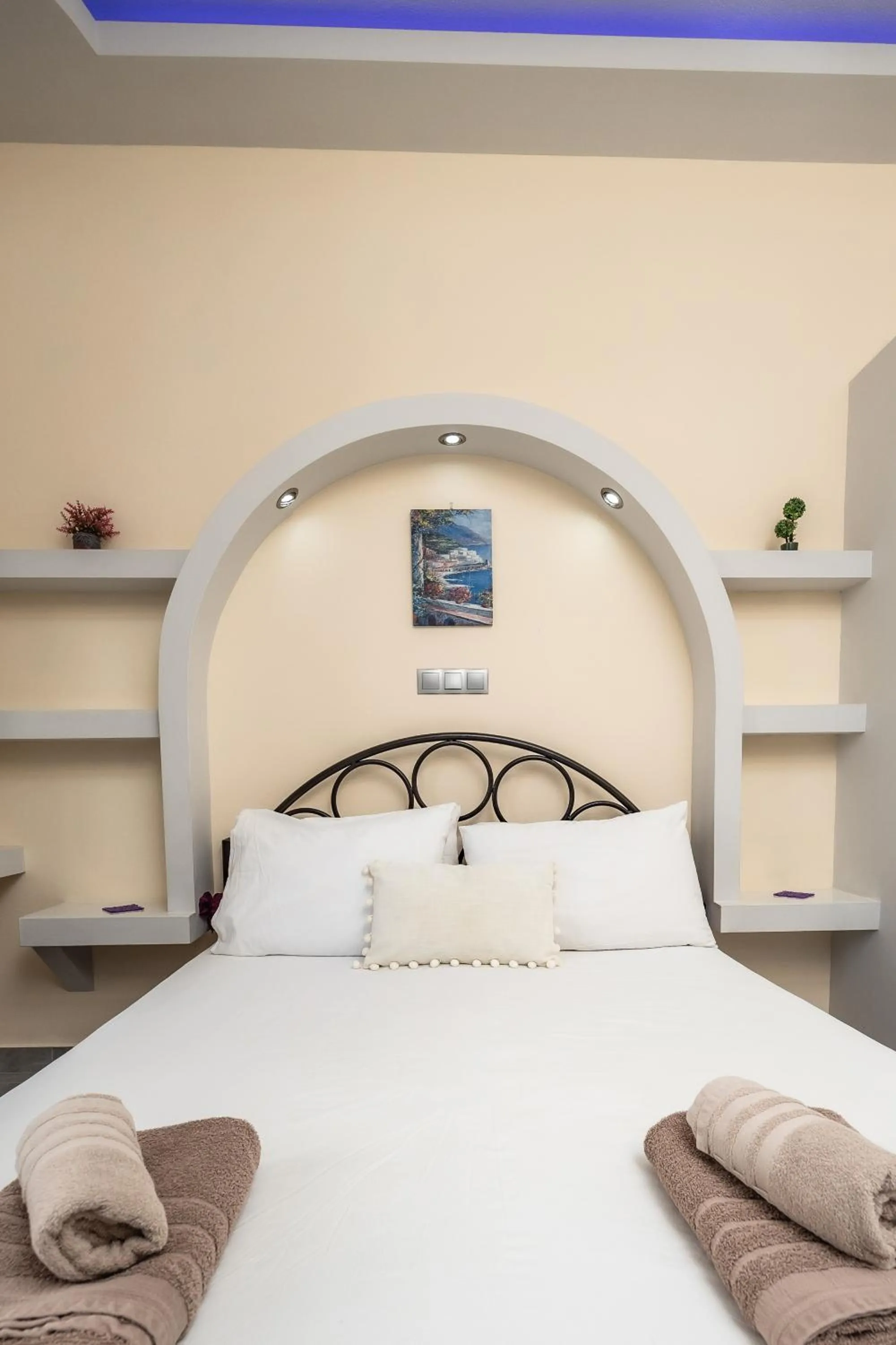 Bed in Lefkes Studios