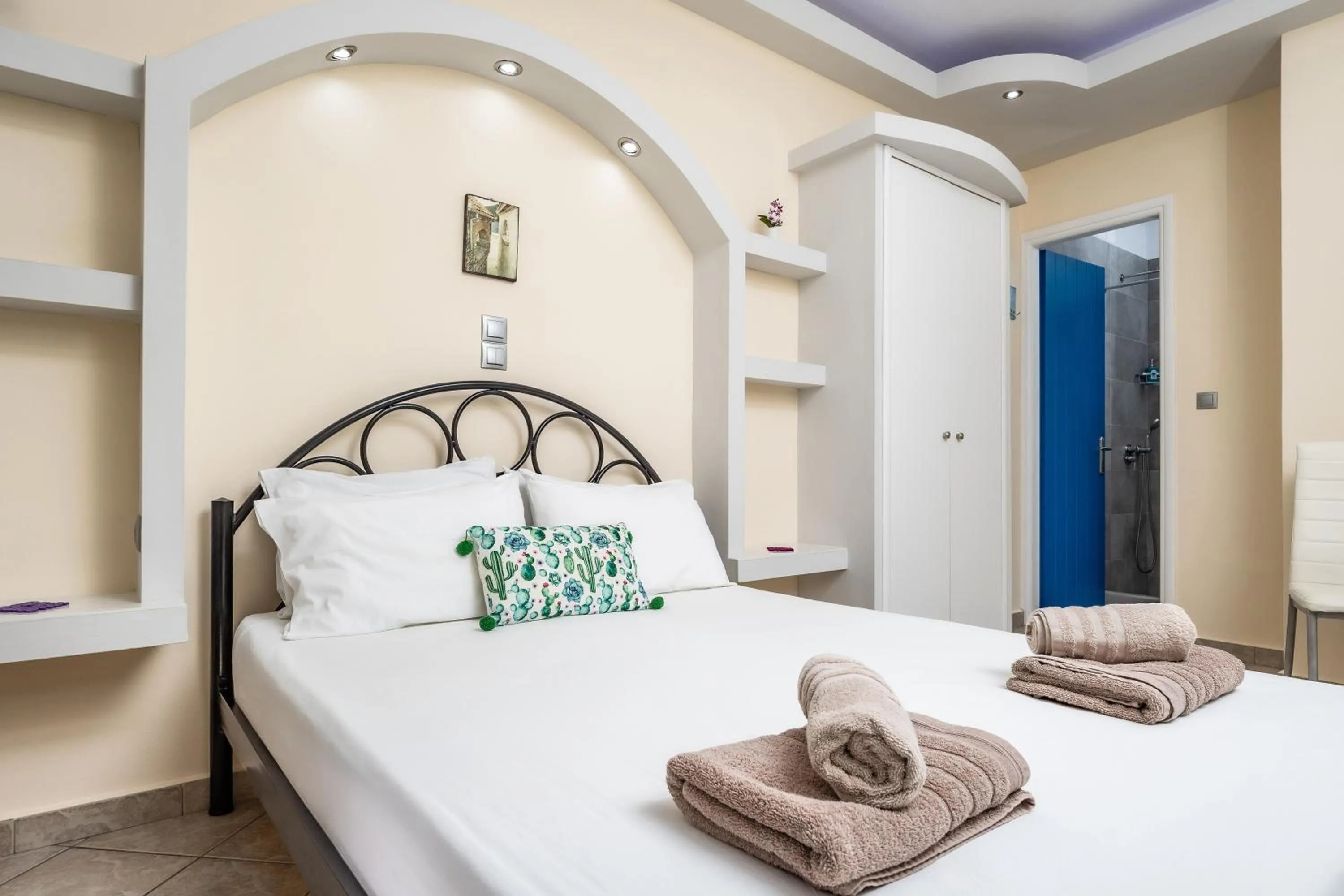 Bed in Lefkes Studios