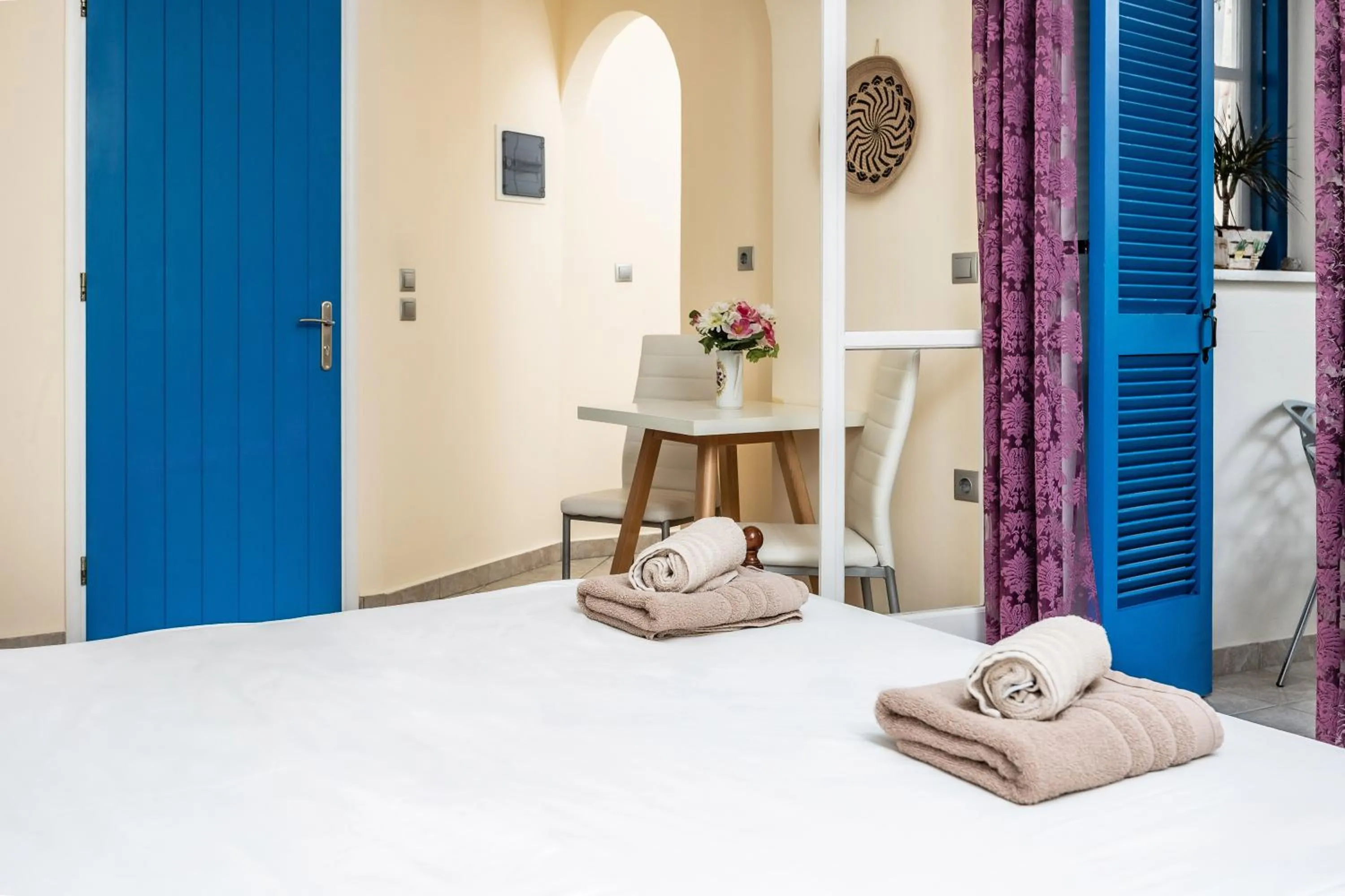 Bed in Lefkes Studios