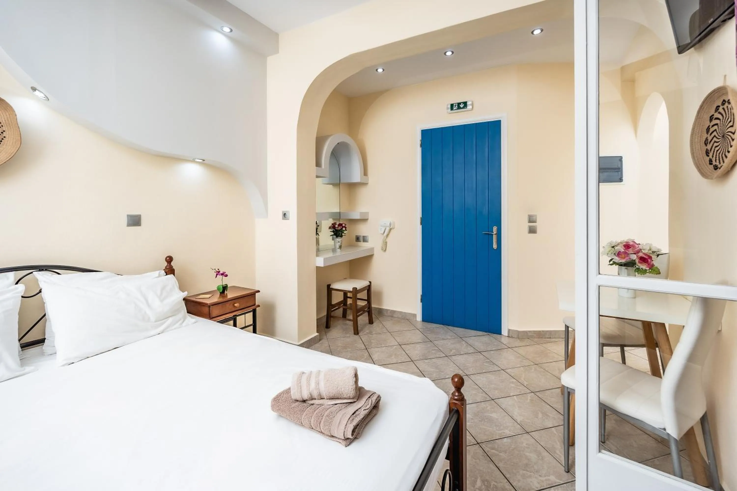 Bed in Lefkes Studios